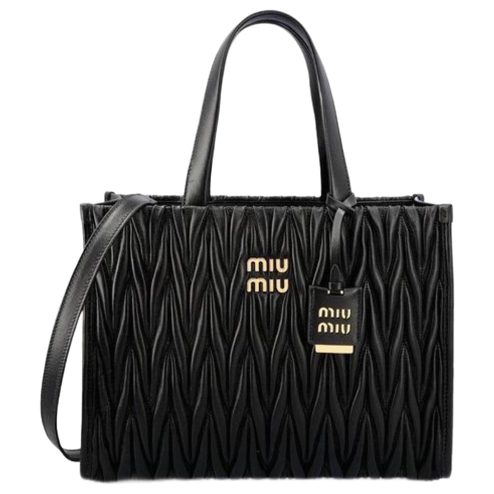 Miu Miu Handbags Black Leather ref.2000077 - Joli Closet
