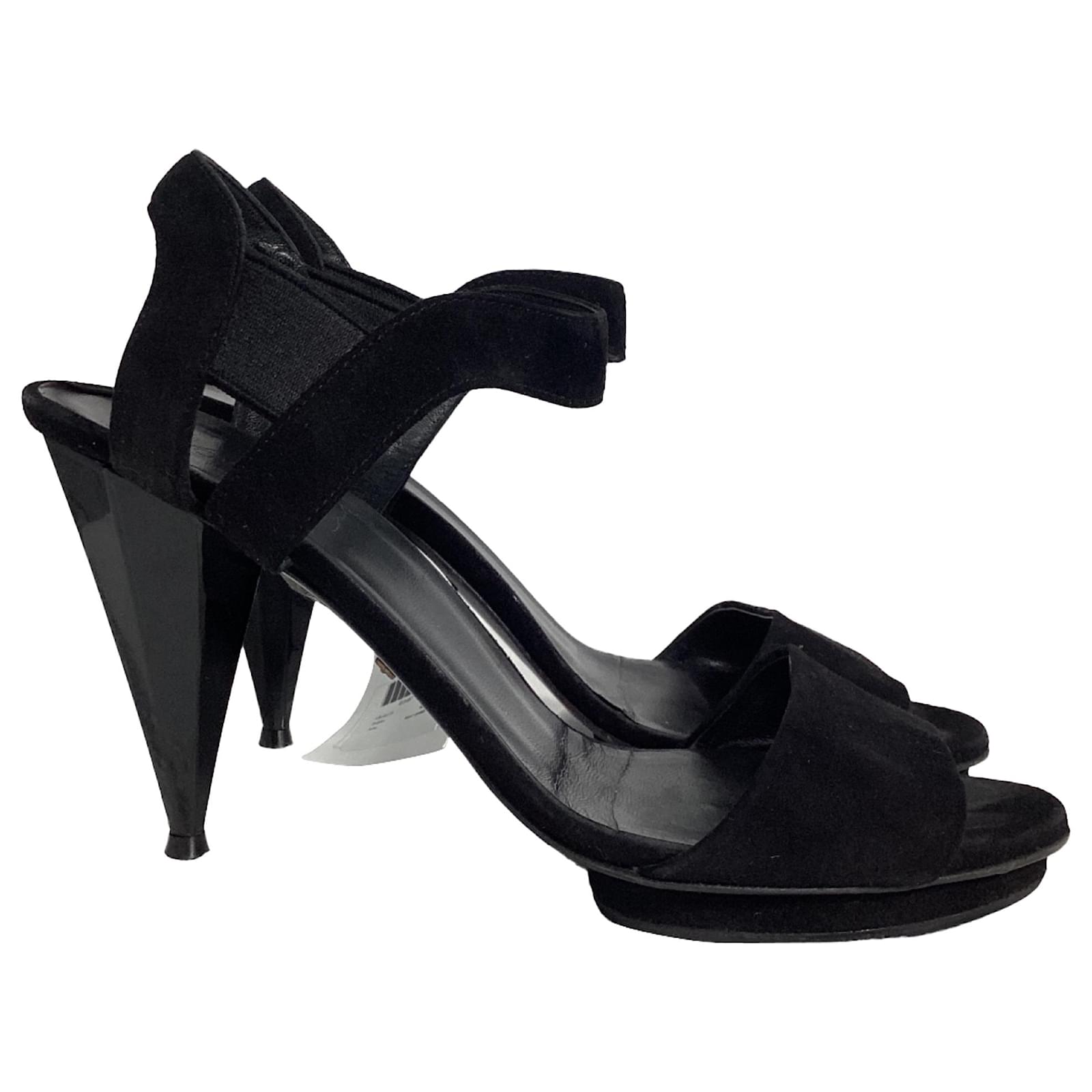 Sandales à plateforme Gucci avec talons en forme de pyramide en