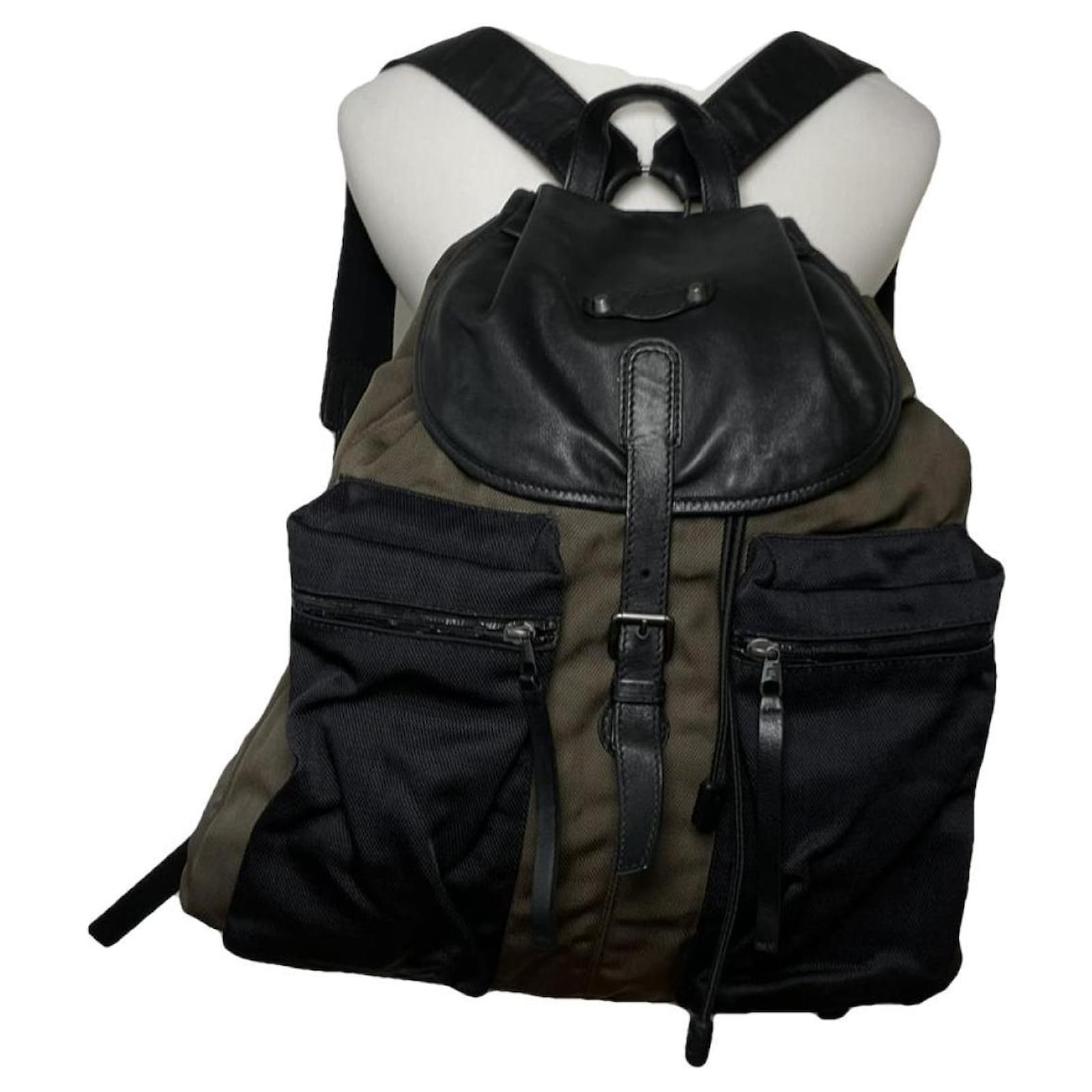 balenciaga leather backpack City thankunext.us Its spacious interior allows for easy organization of essentials Balenciaga Classic City backpack in