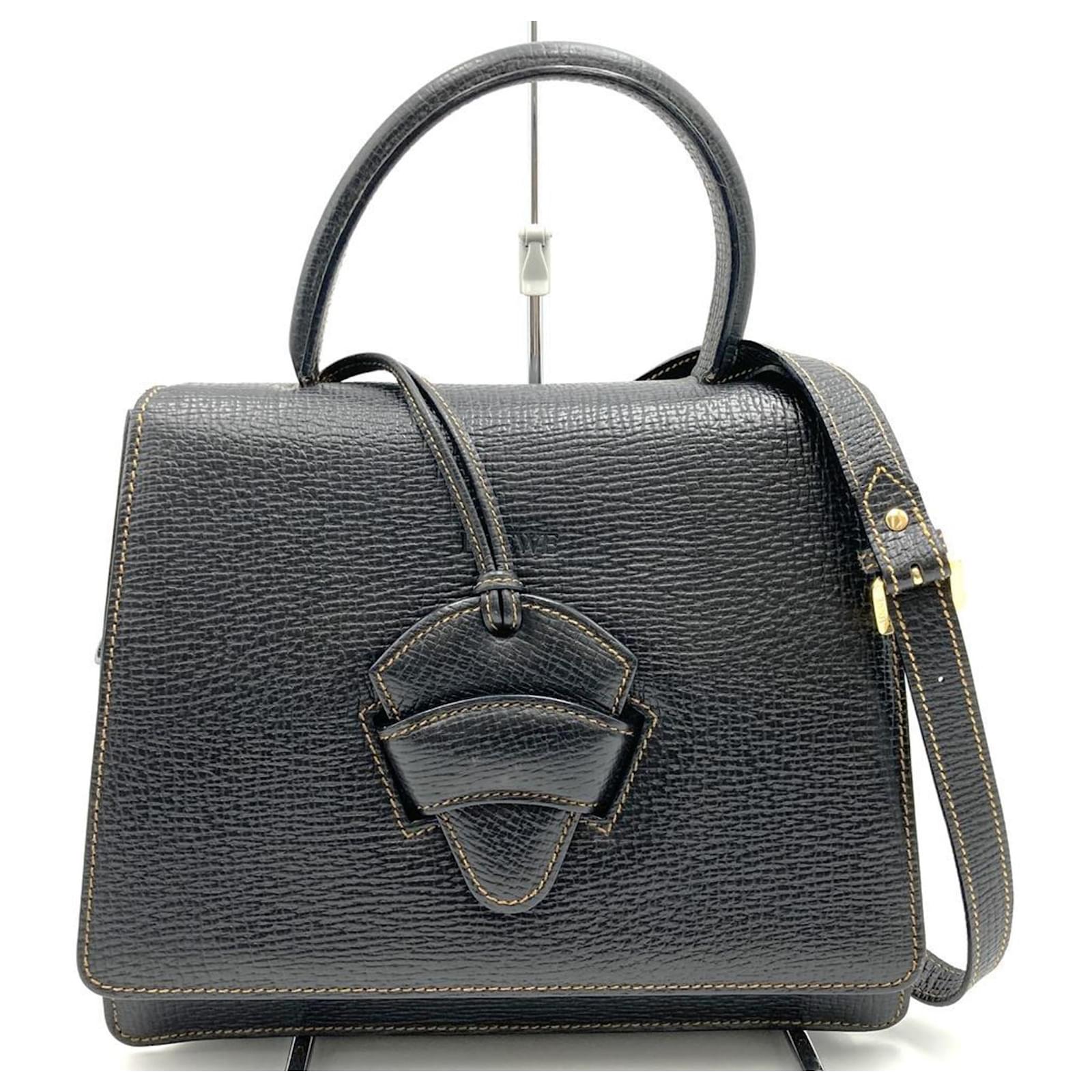 Schultertasche aus schwarzem Leder Loewe Joli Closet