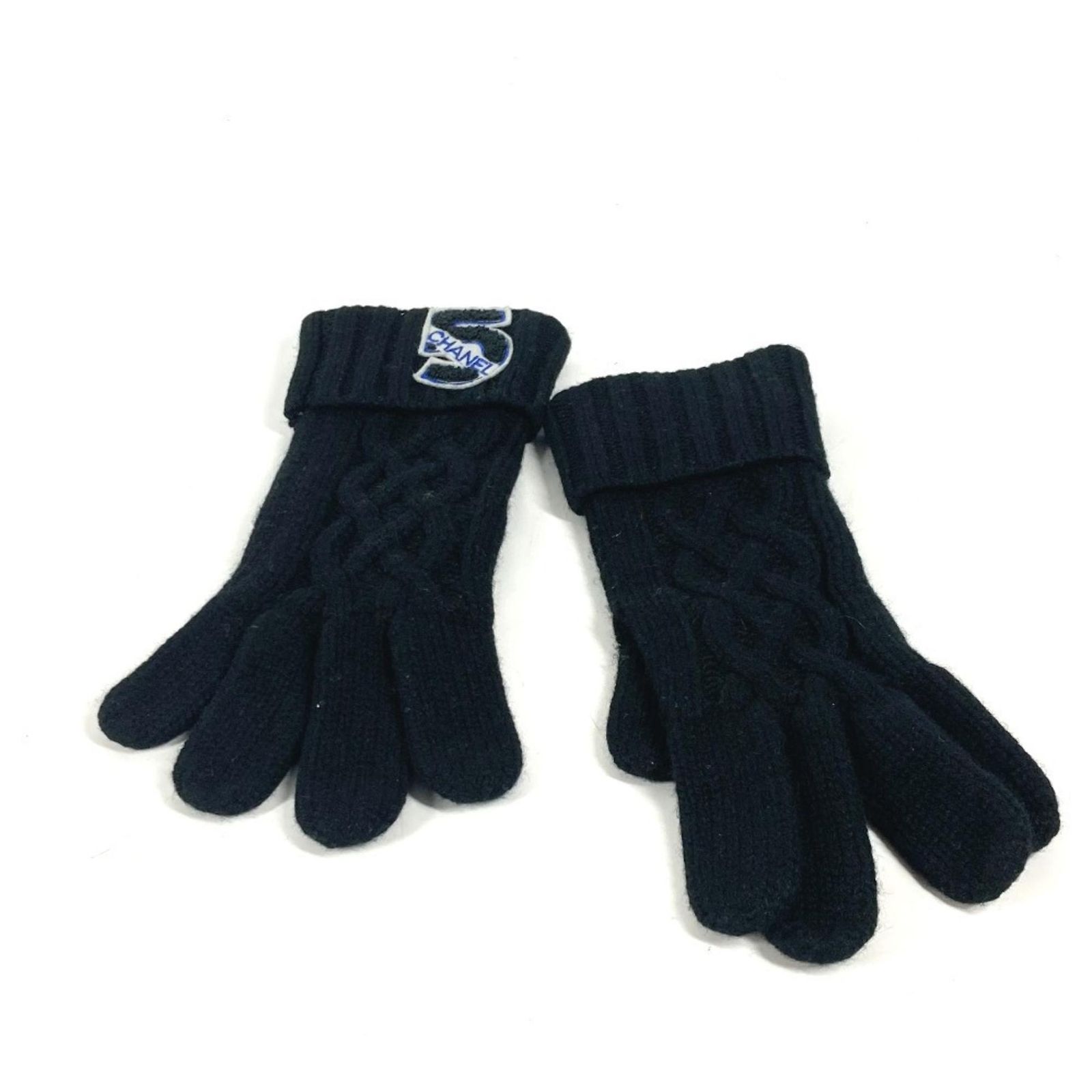 Pre-Owned Chanel Gloves | JoliCloset