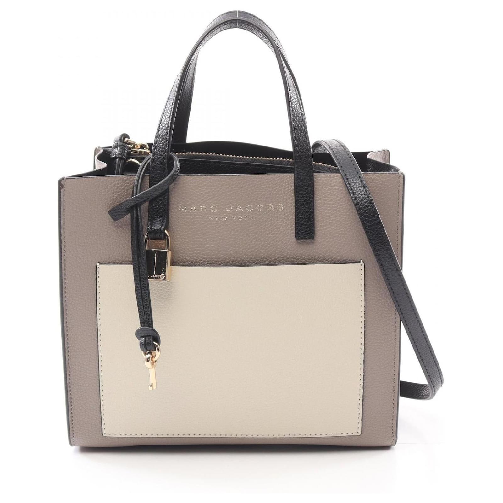 MARC JACOBS Sac Mini Tote en Cuir Grind 2way M0016132 Gris ref