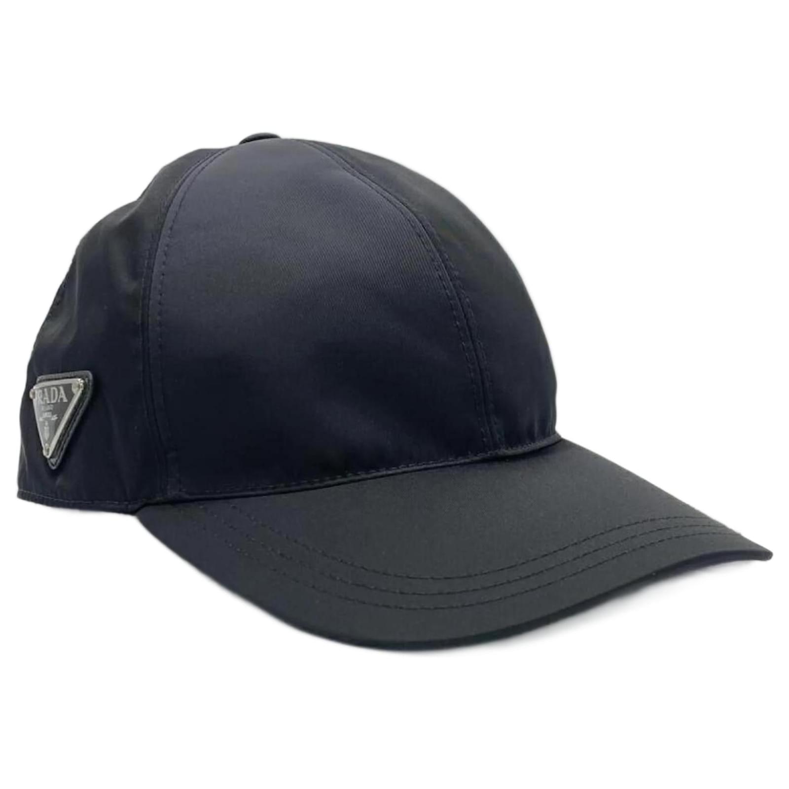 【美品】PRADA ベースボールキャップ 三角プレート Re-Nylon 24SS PRADA トライアングルロゴ Re-Nylon ベースボールキャップ
