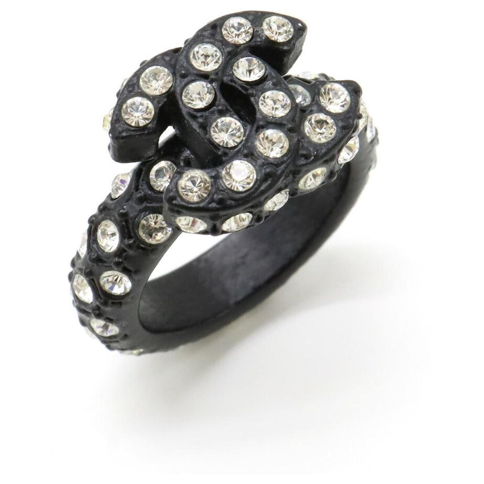 Chanel Coco Mark Ring Black Plastic ref.2210022 - Joli Closet