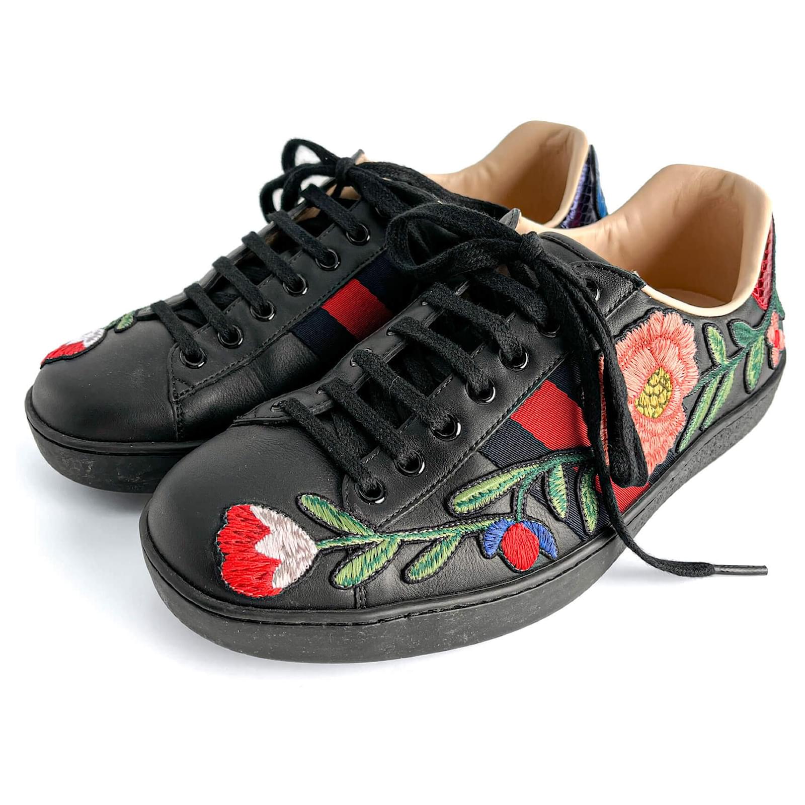 Gucci Zapatillas de cuero rayadas bordadas con flores Ace 40 Negro