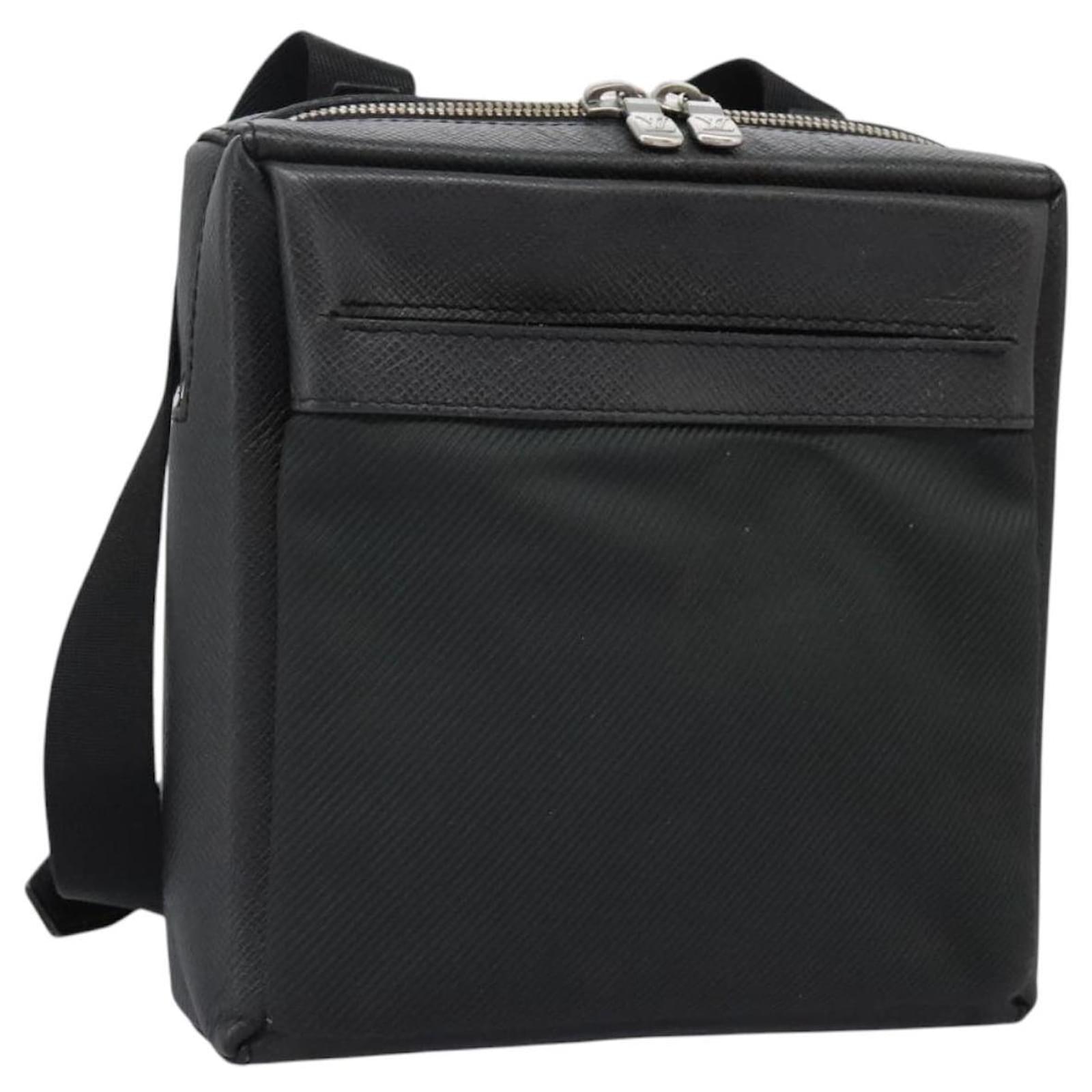 LOUIS VUITTON ルイヴィトン M30902 タイガ サヤン ショルダーバッグ