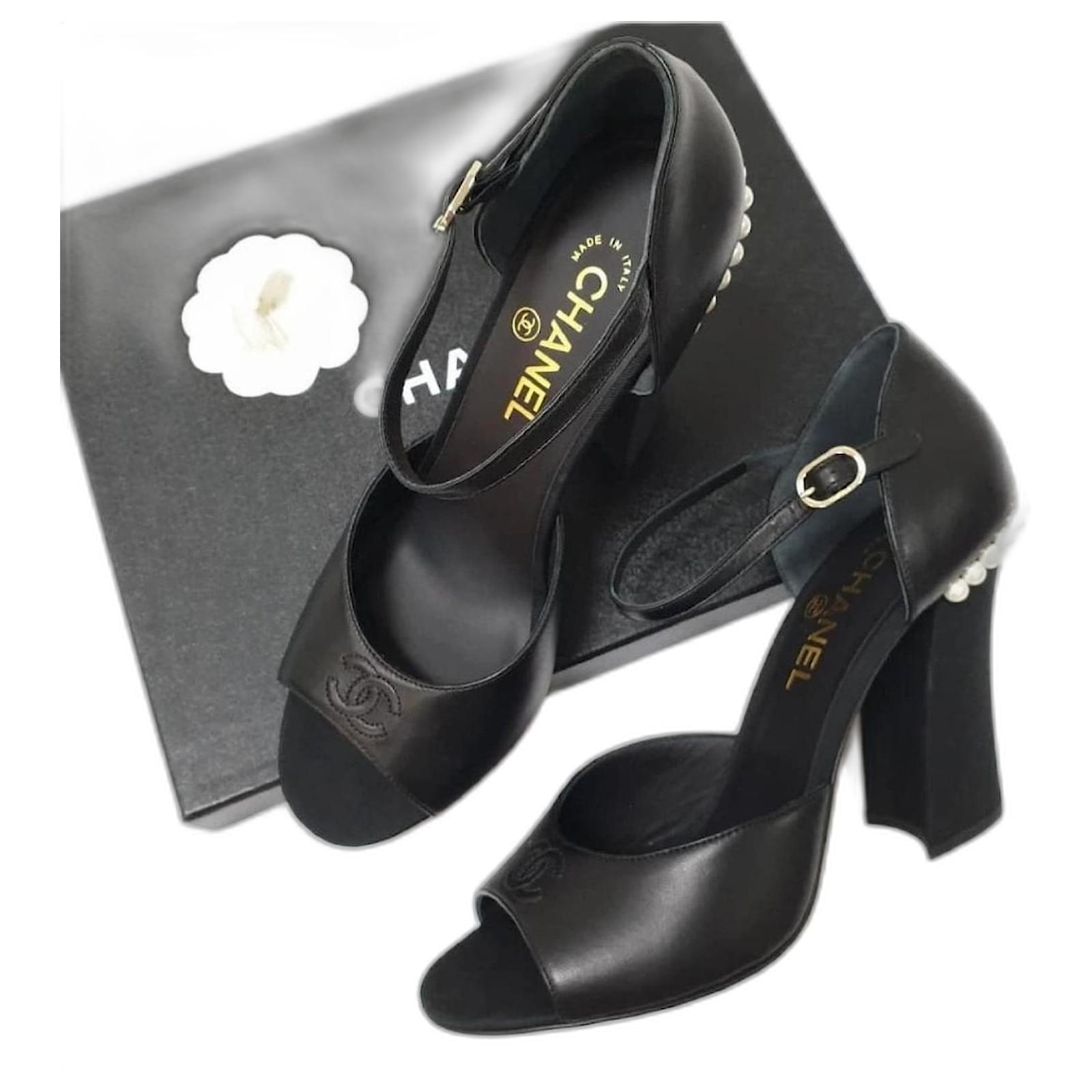 Sandali con cinturino alla caviglia in pelle nera e tessuto con