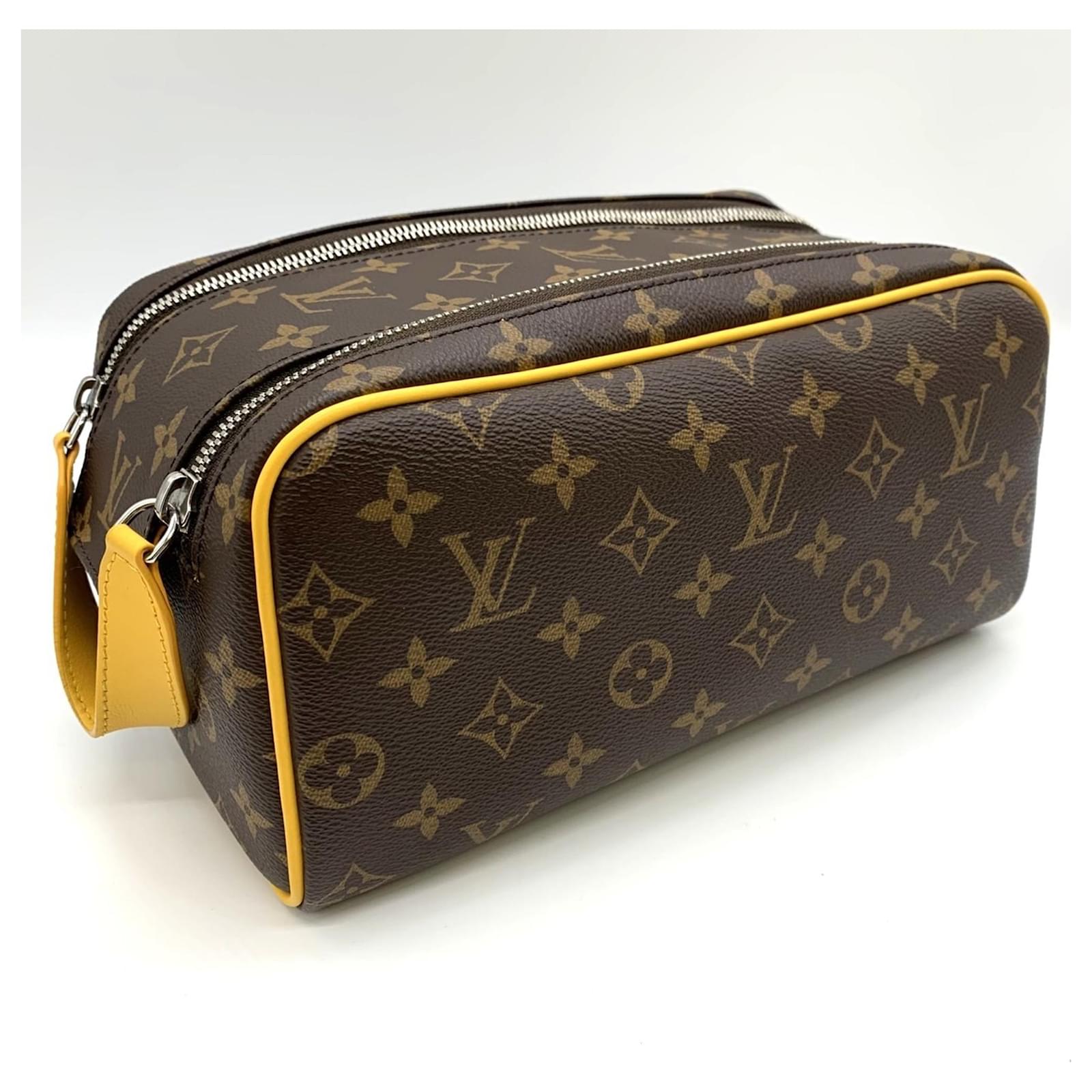 Louis Vuitton Dopp Kit M46764 Brown Patent leather Cloth ref