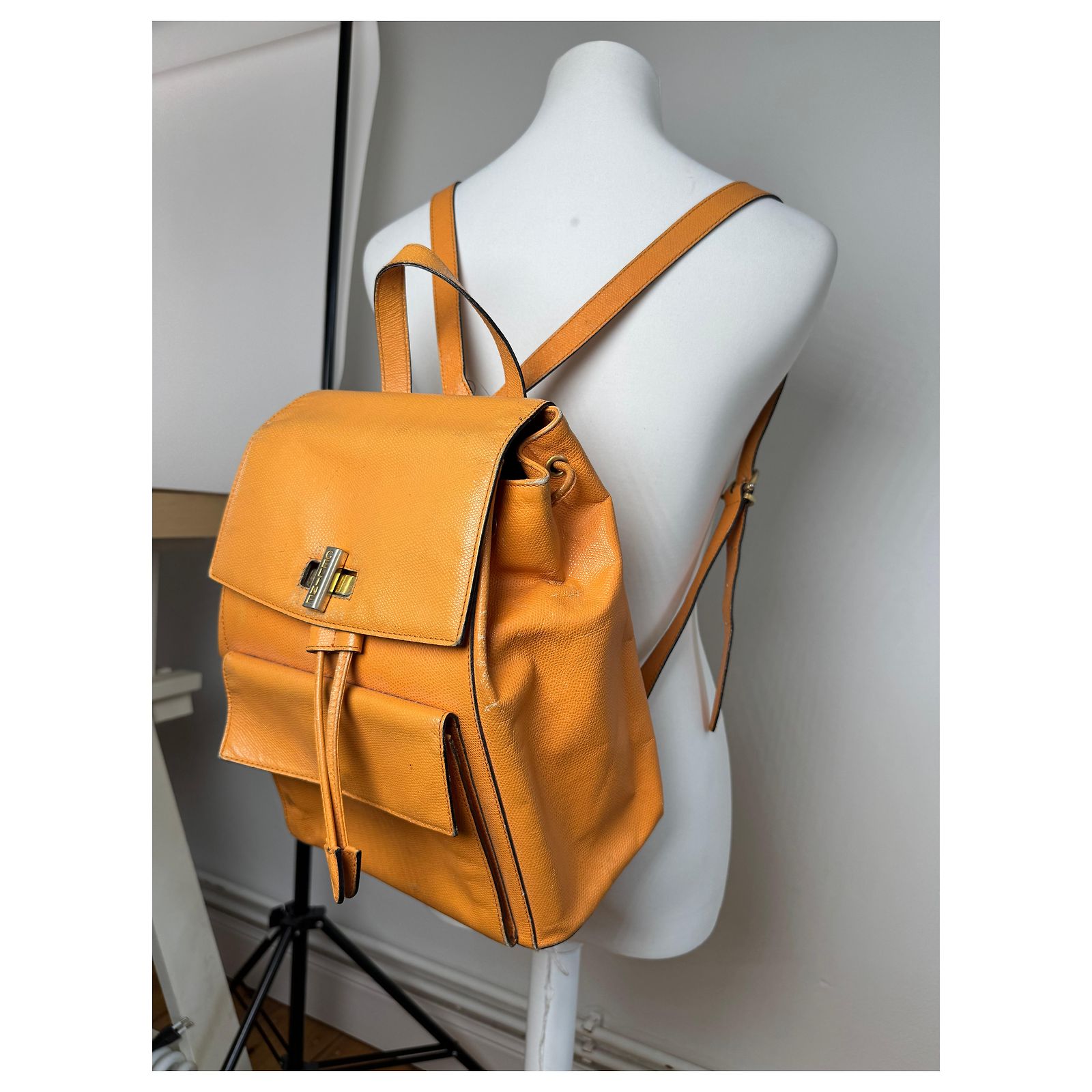 lululemon educator belt bag Everywhere Bag, 1L (Carnation Red) RARE Louis Vuitton GALAXY Colour:Light Taupe/ Chicory Coffee MARCHPROMOEXEMPT