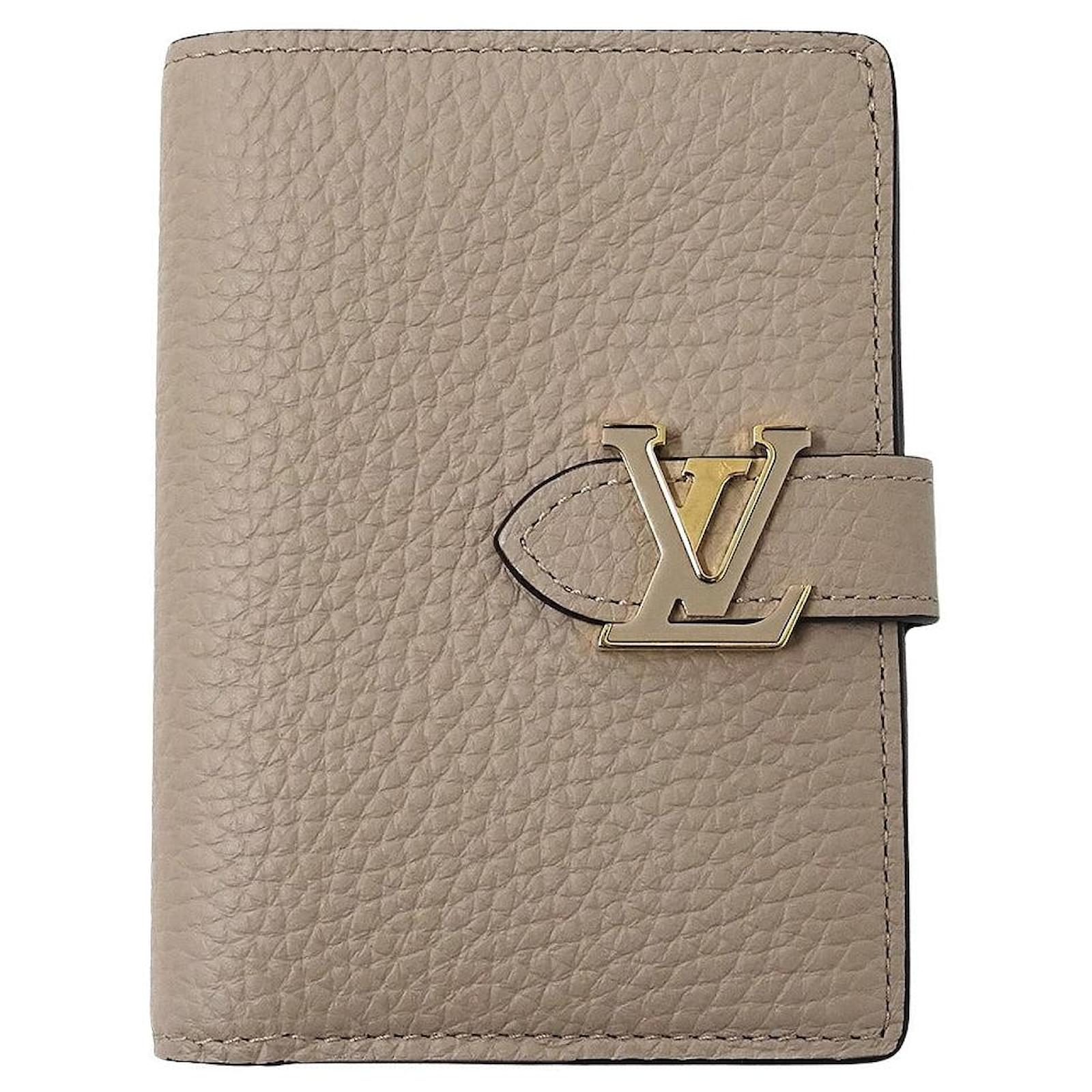 Portafoglio compatto da donna Louis Vuitton Capucines Grigio Pelle