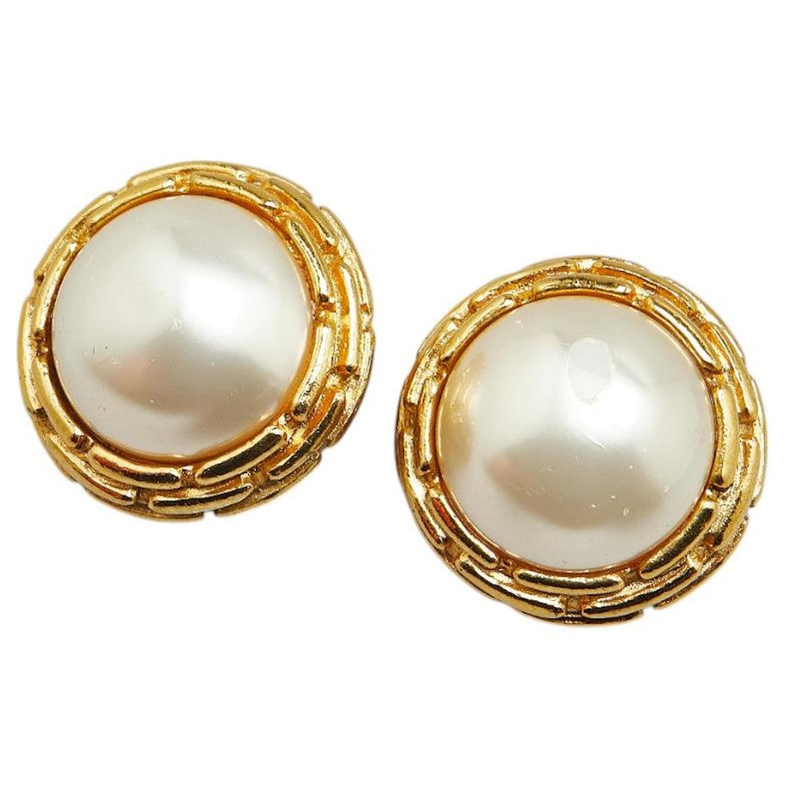 Boucles d'oreilles en perles fantaisie plaquées or vintage Chanel