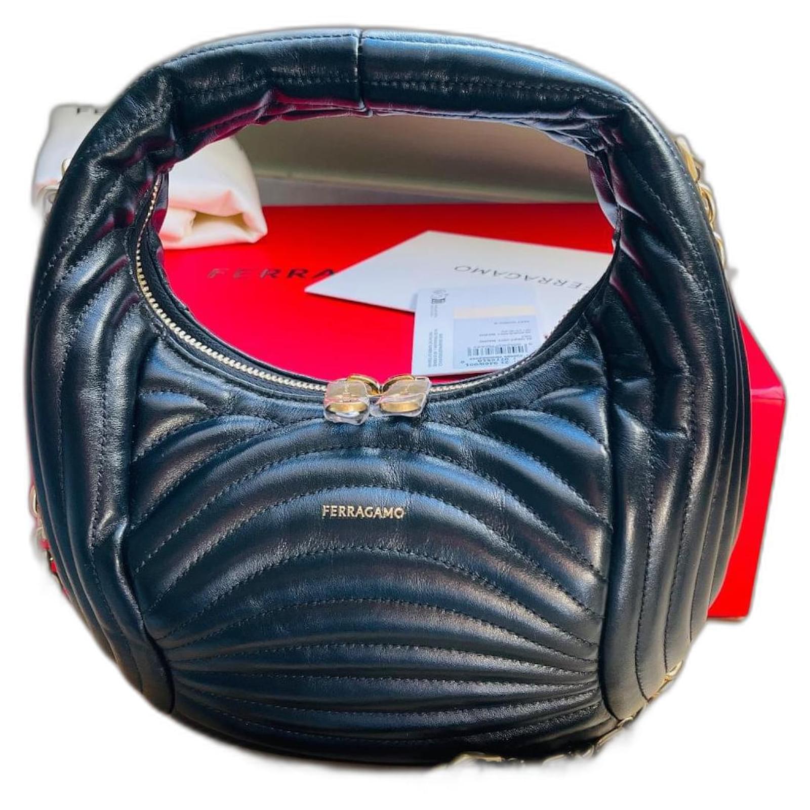 Salvatore Ferragamo Quilted hobo size M Black Leather ref