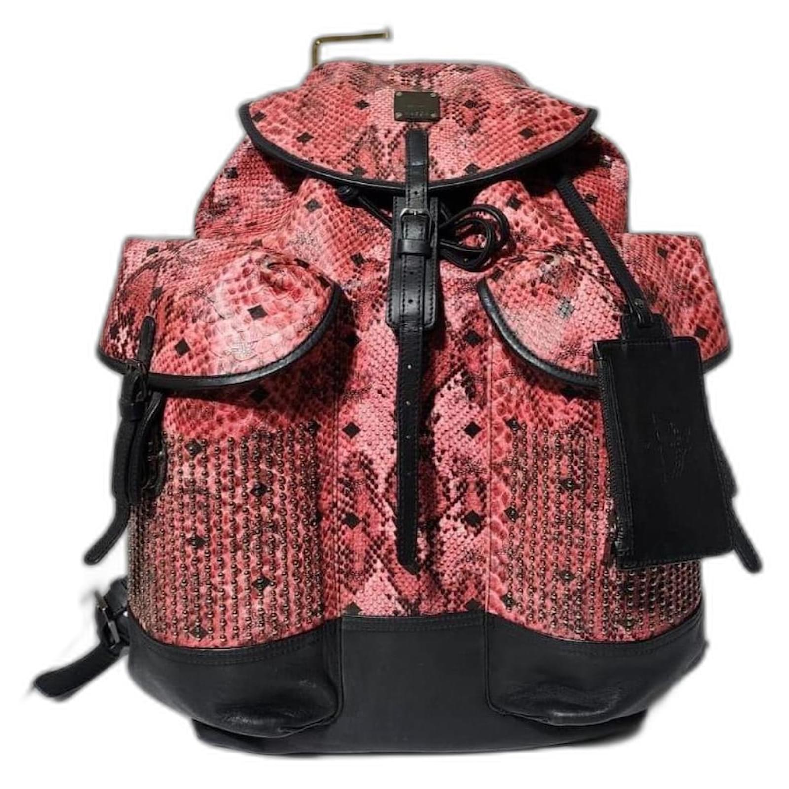 backpack purse leather black and pink Vegan Mini Backpack: Stylish Crossbody Bag for Women MATERIALWe use the artifical(PU) for this bag Hello Kitty Sanrio Backpack for