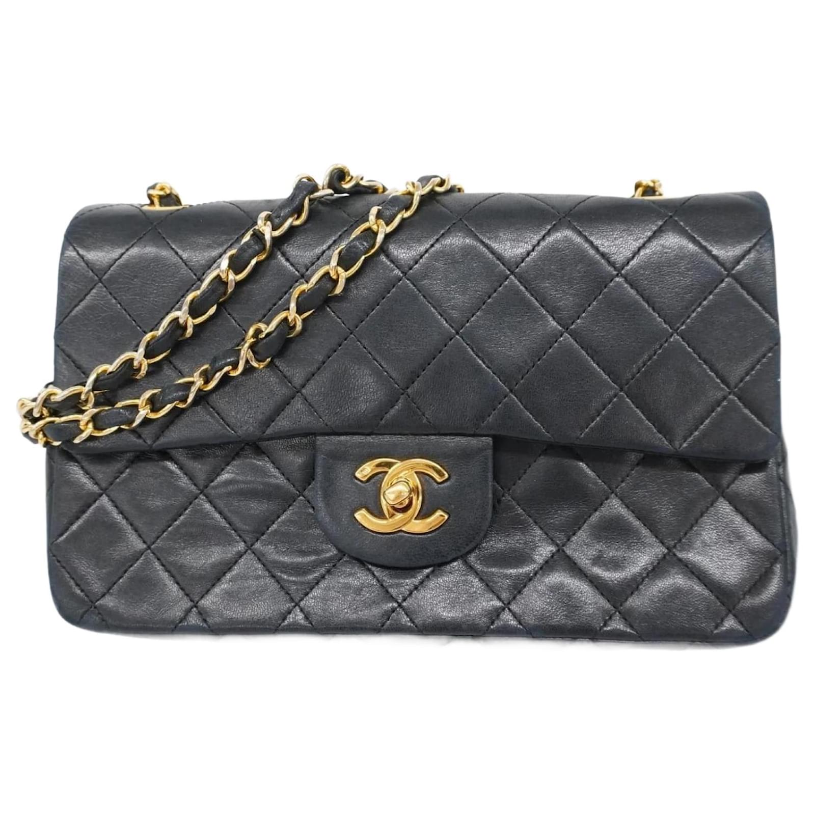シャネル♡ Chanel Black Lambskin Shoulder Bag Leather ref.JC2279727 (Sold