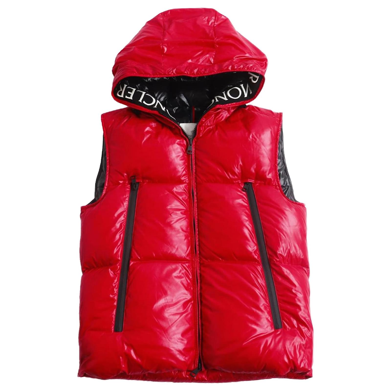 MONCLER ケース レッド＆レッド＆ネイビー　３個セット　非売品 Moncler AGNEAUX Hooded Down Vest Red Cloth ref.2290316 - Joli Closet