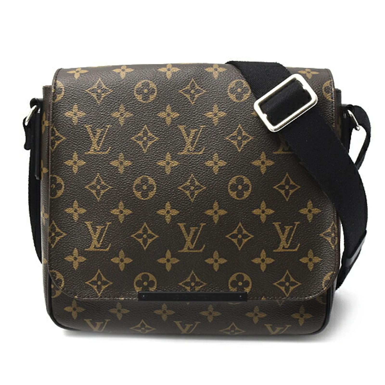 Louis Vuitton Men's District PM Shoulder Bag Monogram Plastic ref