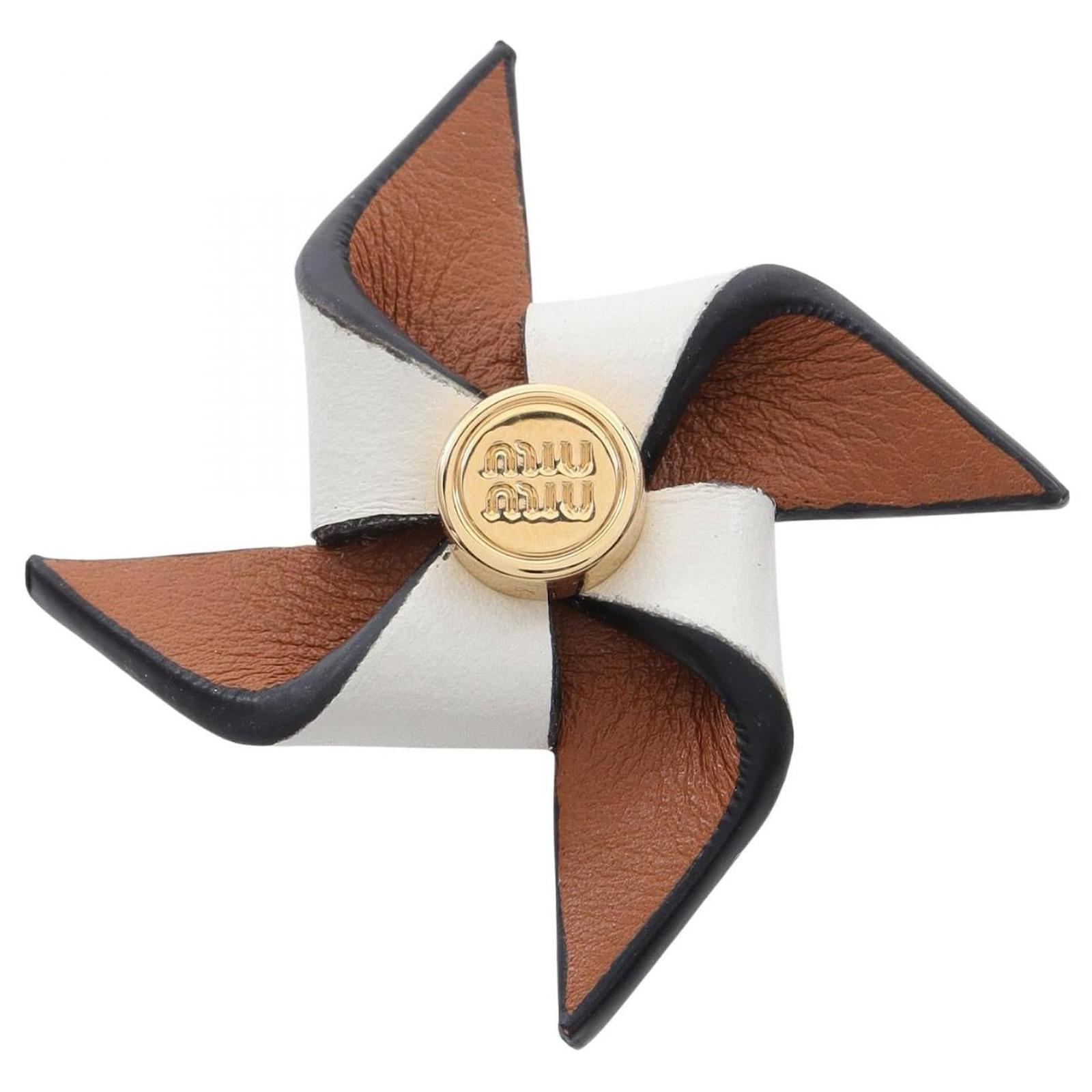 Miu Miu Pinwheel Brooch Brooch Brown Metal ref.2311118 - Joli Closet