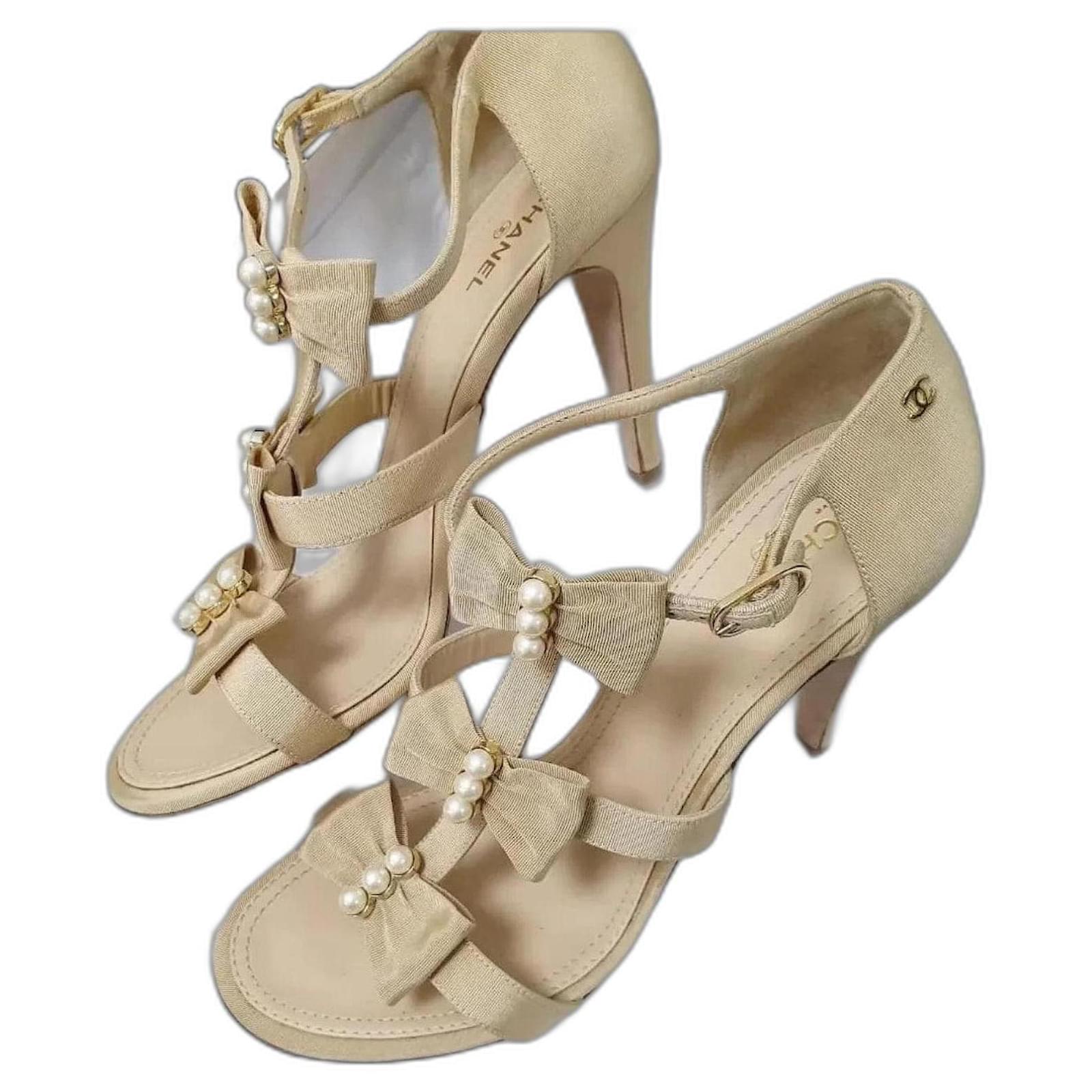 Sandali con tacco e fiocco in perla finta Chanel Taglia 41 Beige