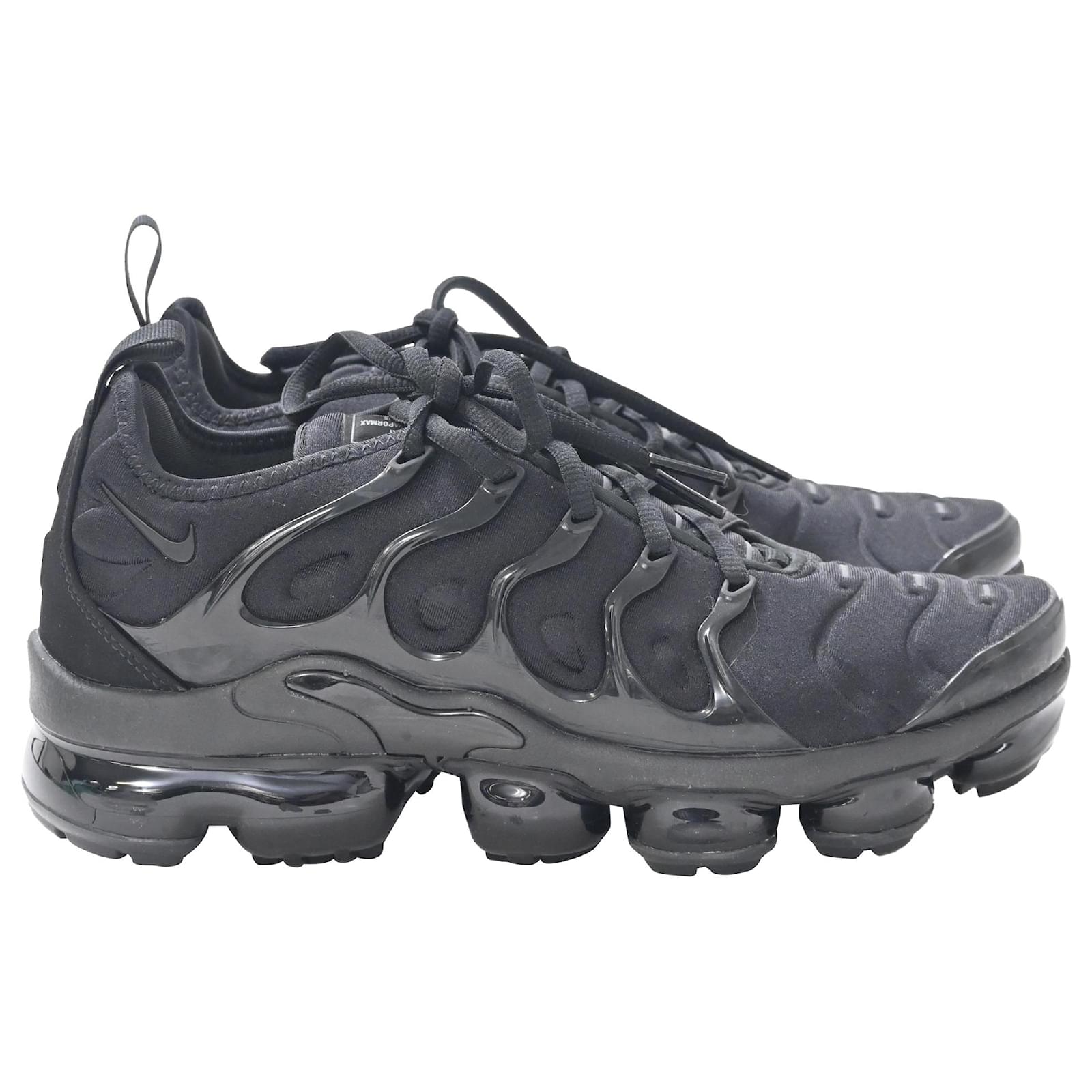 nike black air vapormax plus sneakers