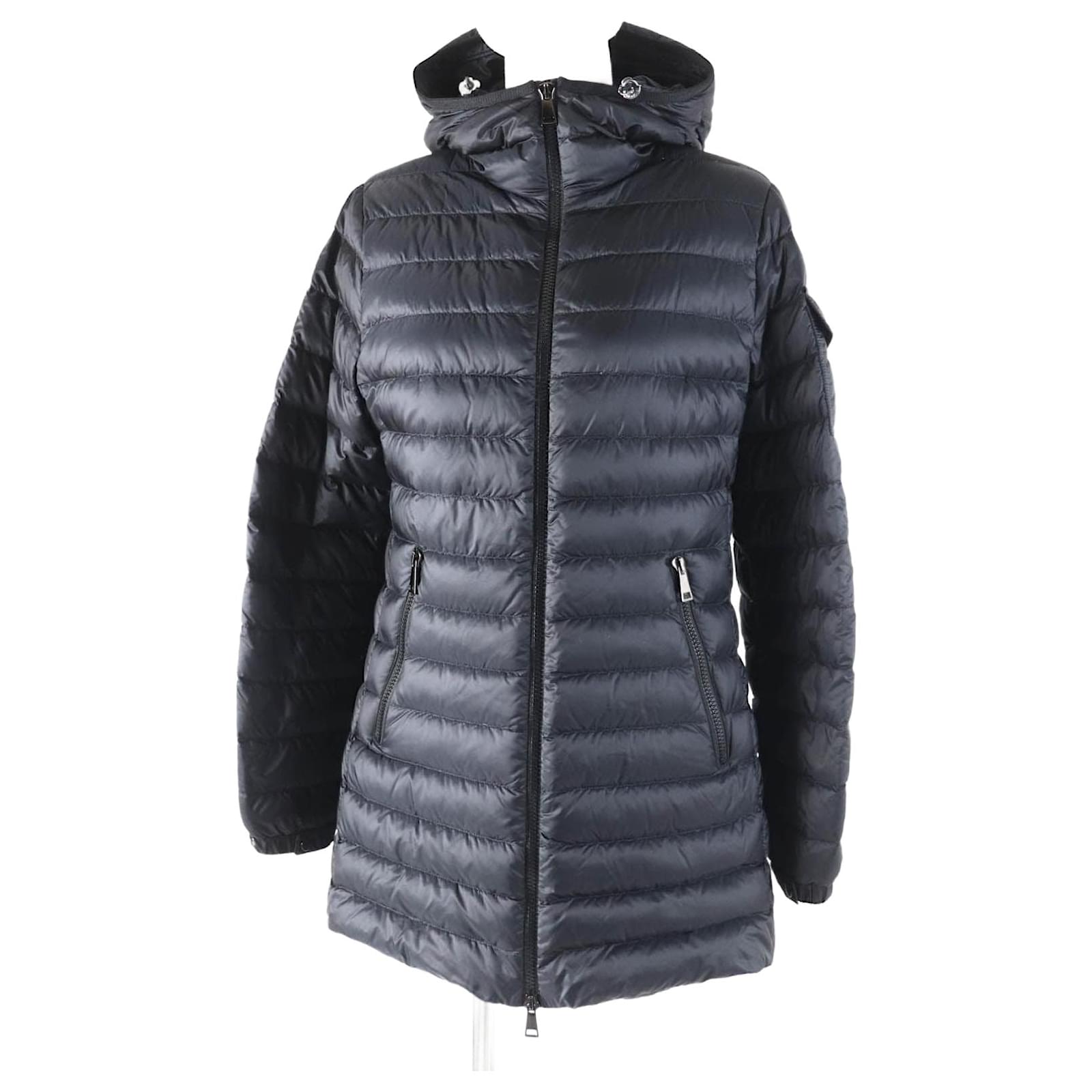 Abrigo de plumas con capucha de nylon Moncler para mujeres Negro