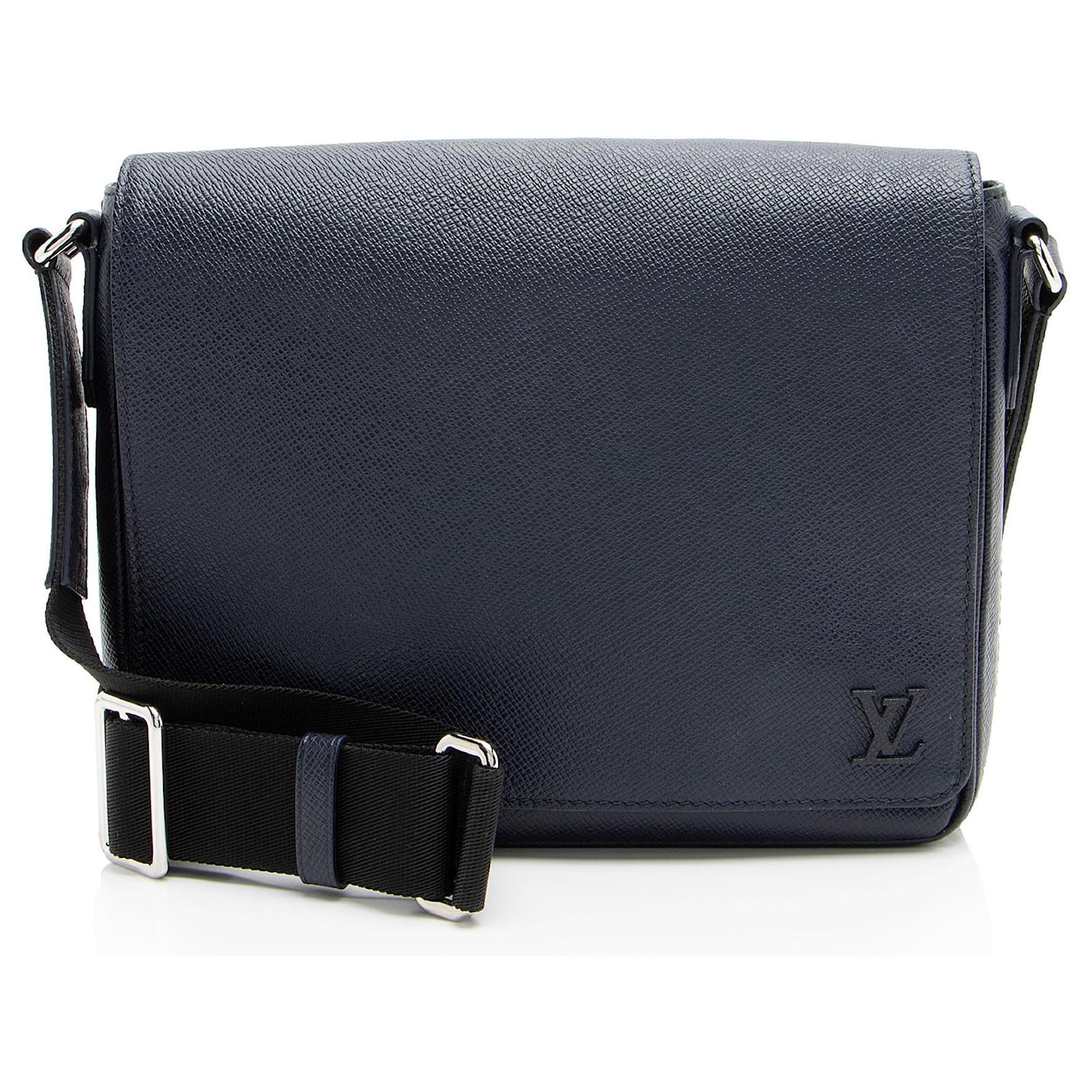Louis Vuitton Taiga Leather District PM Messenger Blue ref