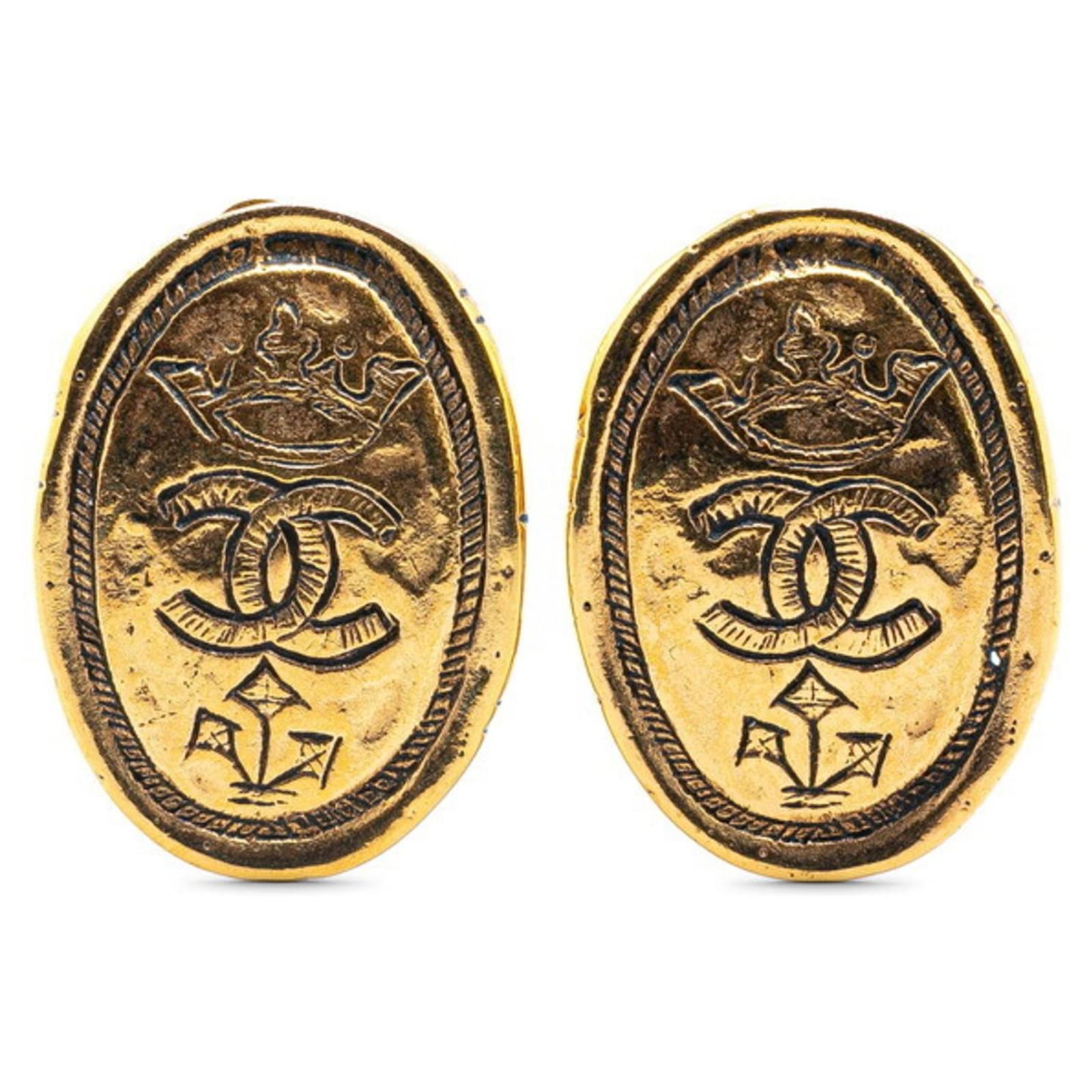 Chanel Coco Mark Oval Crown Earrings Golden Gold-plated ref 