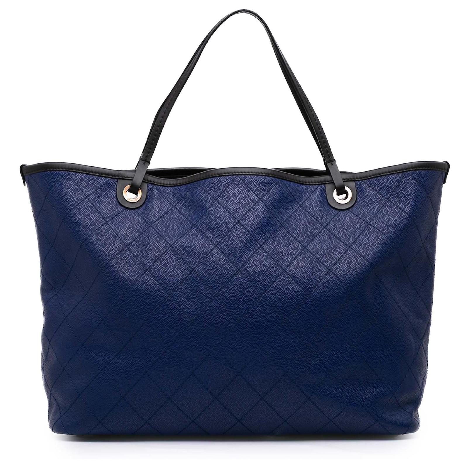 Chanel Blue XL Tote de Compras Fever en Caviar Acolchado Azul