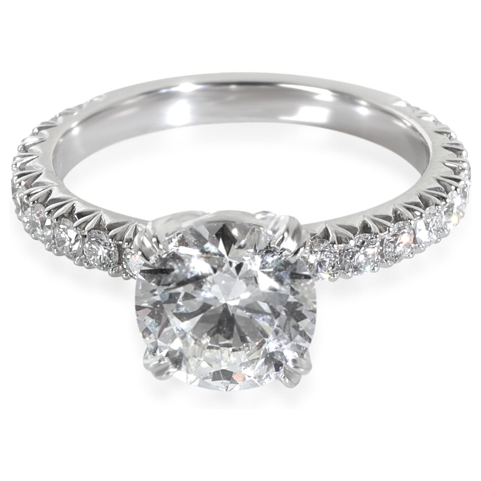 Anillo de compromiso de amor de diamante redondo brillante de