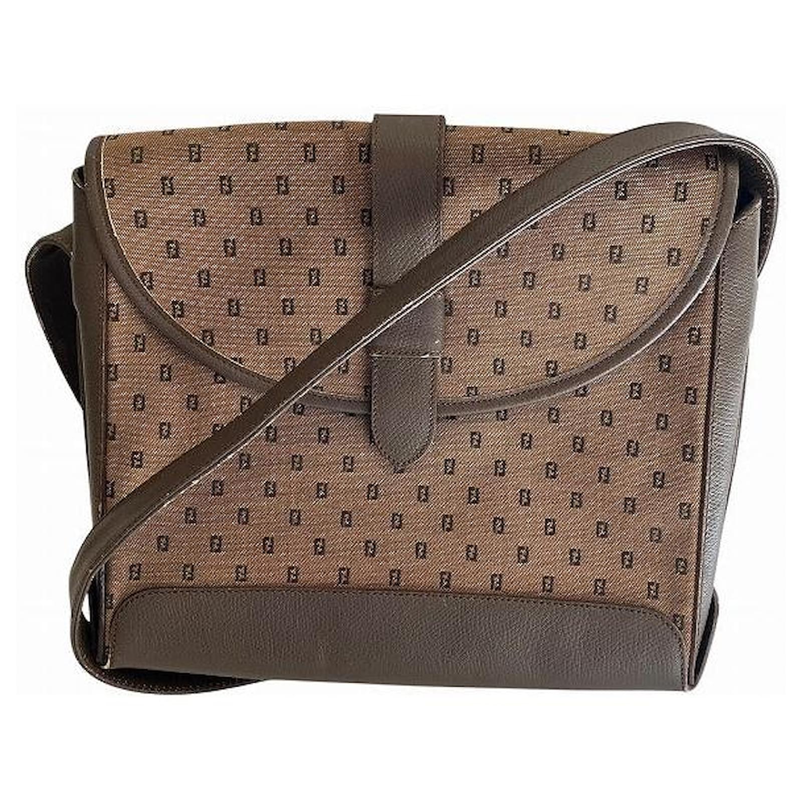 Fendi Handtasche aus Leder mit Schulterriemen Braun