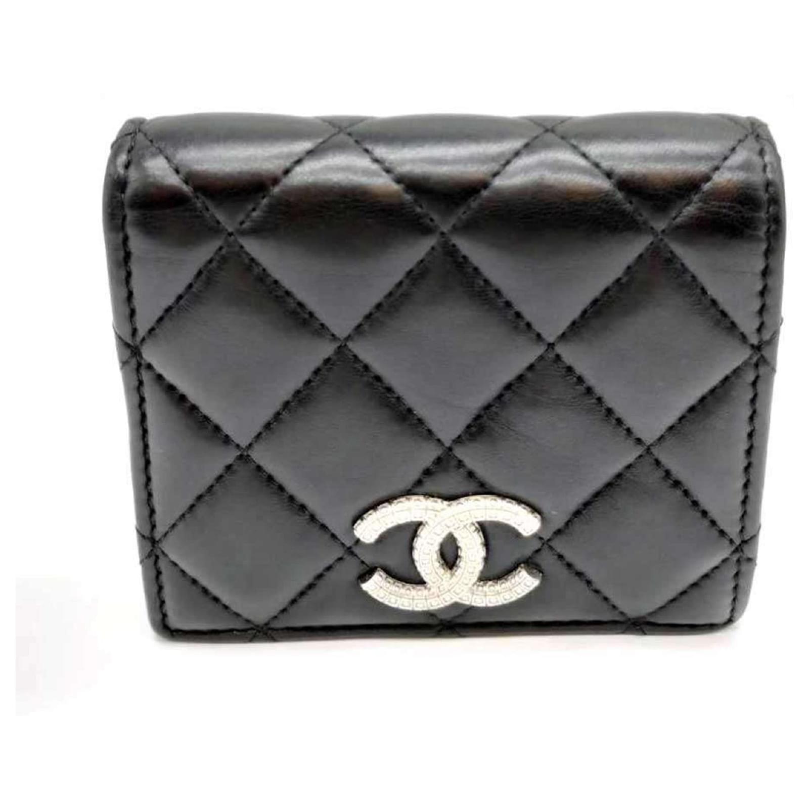 Chanel Classic Small Wallet in Black Lambskin Leather ref.2416560