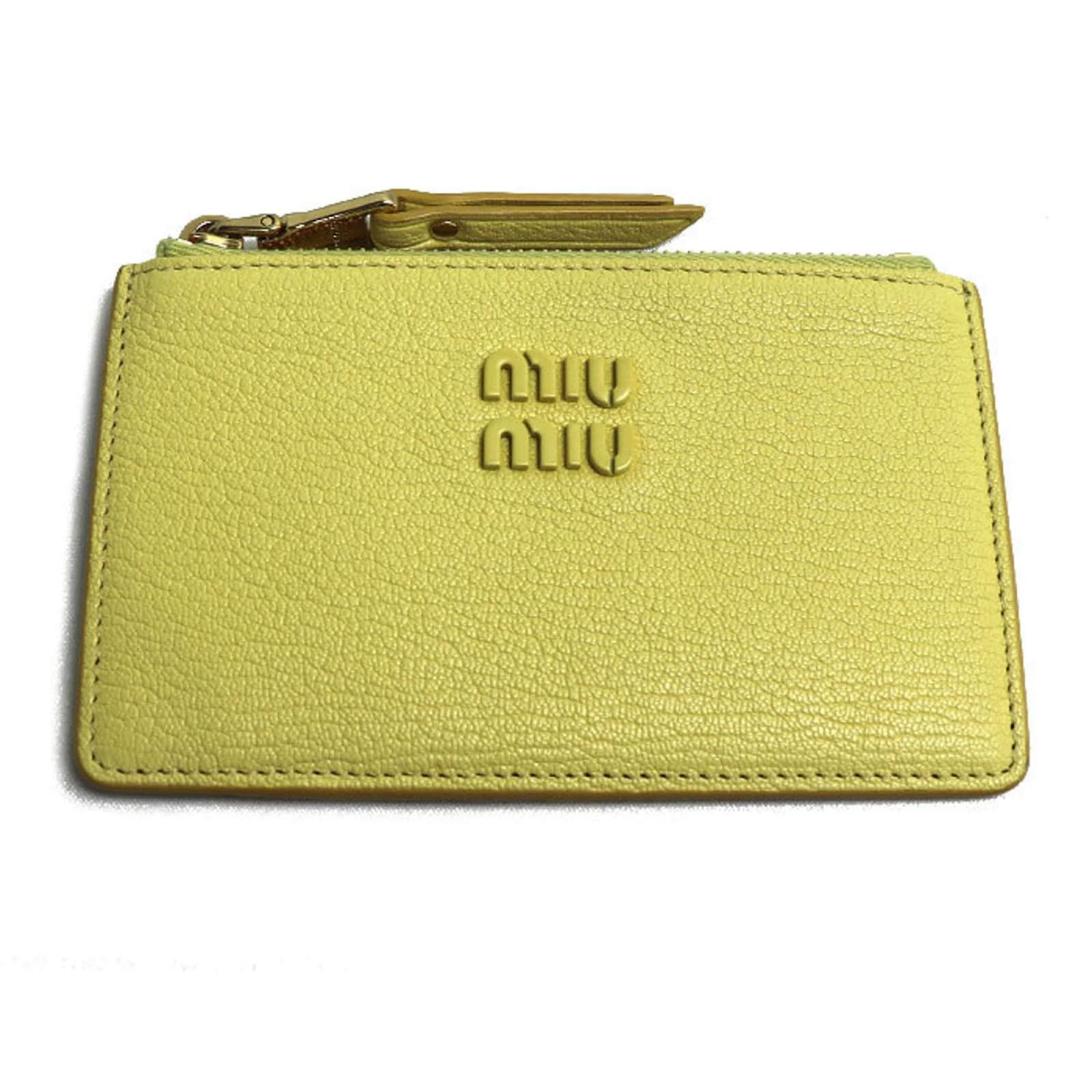 Miu Miu Madras Münzbeutel in Gelb Leder Joli Closet