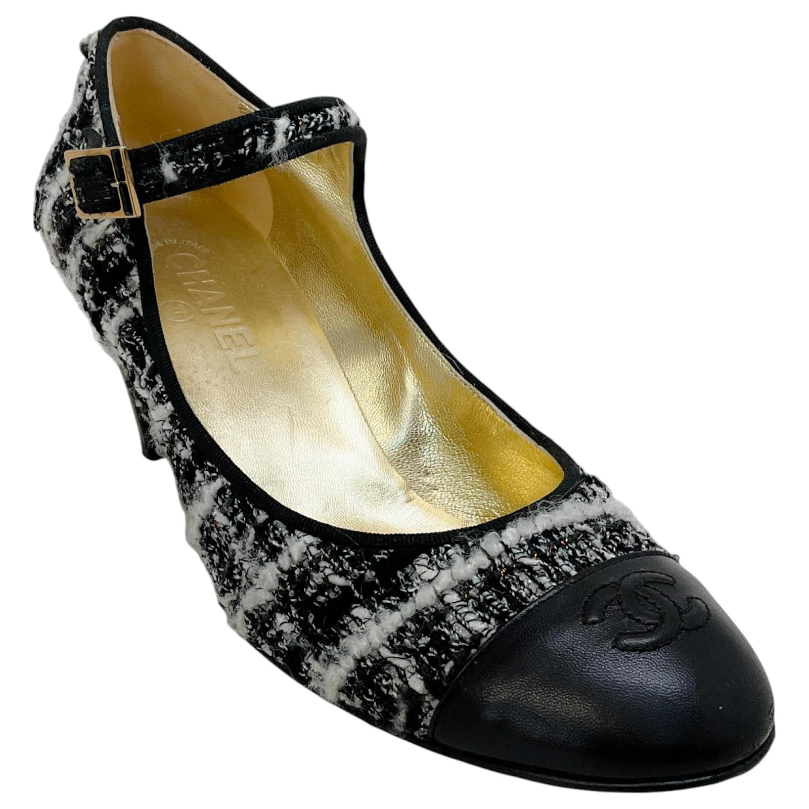 Décolleté Mary Jane in tweed nero bianco con punta Chanel Tela