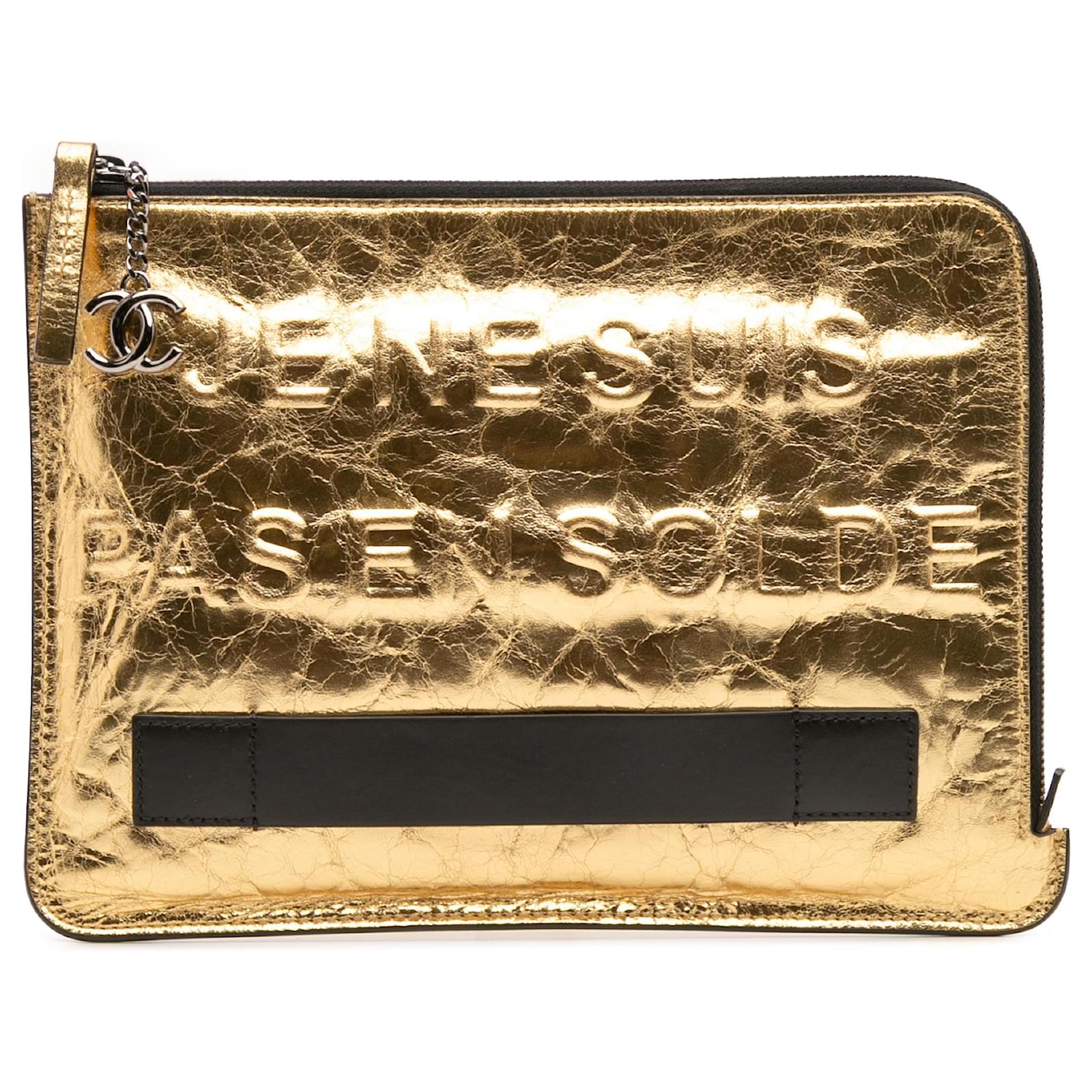 Pochette Chanel en agneau métallisé doré Je Ne Suis Pas En Solde