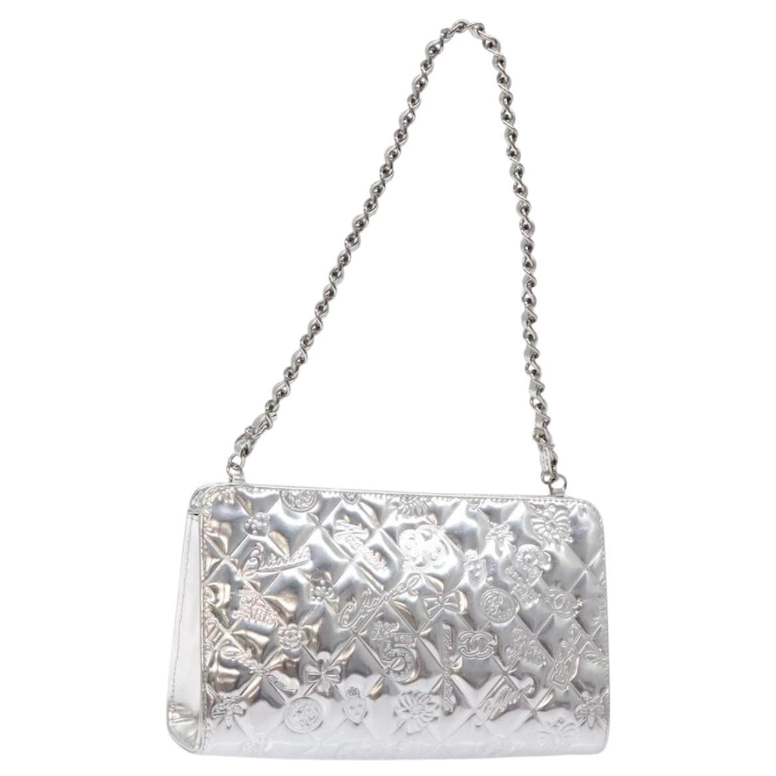 CHANEL Bolsa de Hombro Icono Matelassé con Cadena de Charol Plata - Main Image