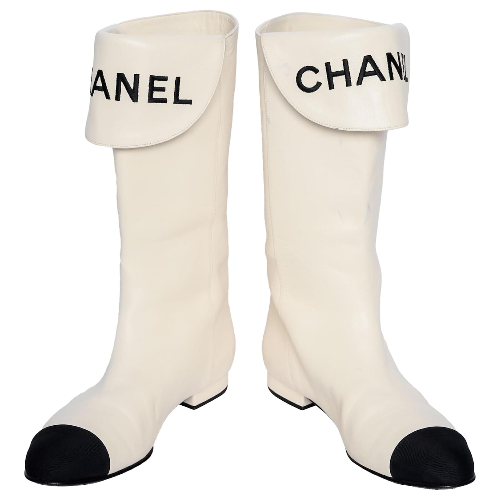 CHANEL 25S HEELED CHAIN BOOTS WITH BOW IN WHITE CALFSKIN GOLD HARDWRE