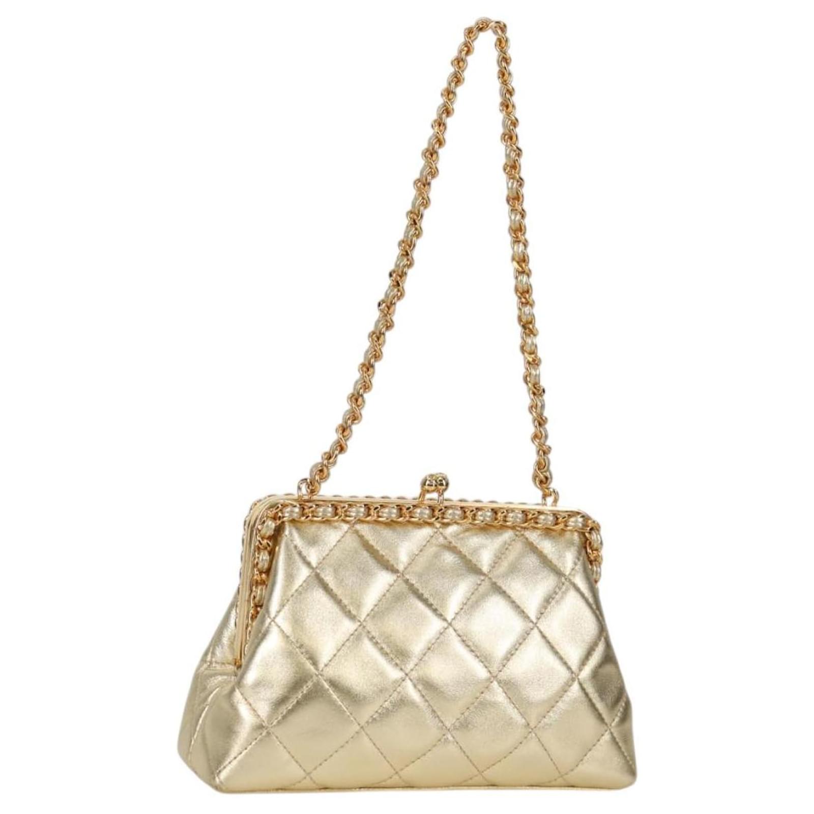 CHANEL Matelasse Chain Shoulder Bag Leather Gold CC Auth 134853M
