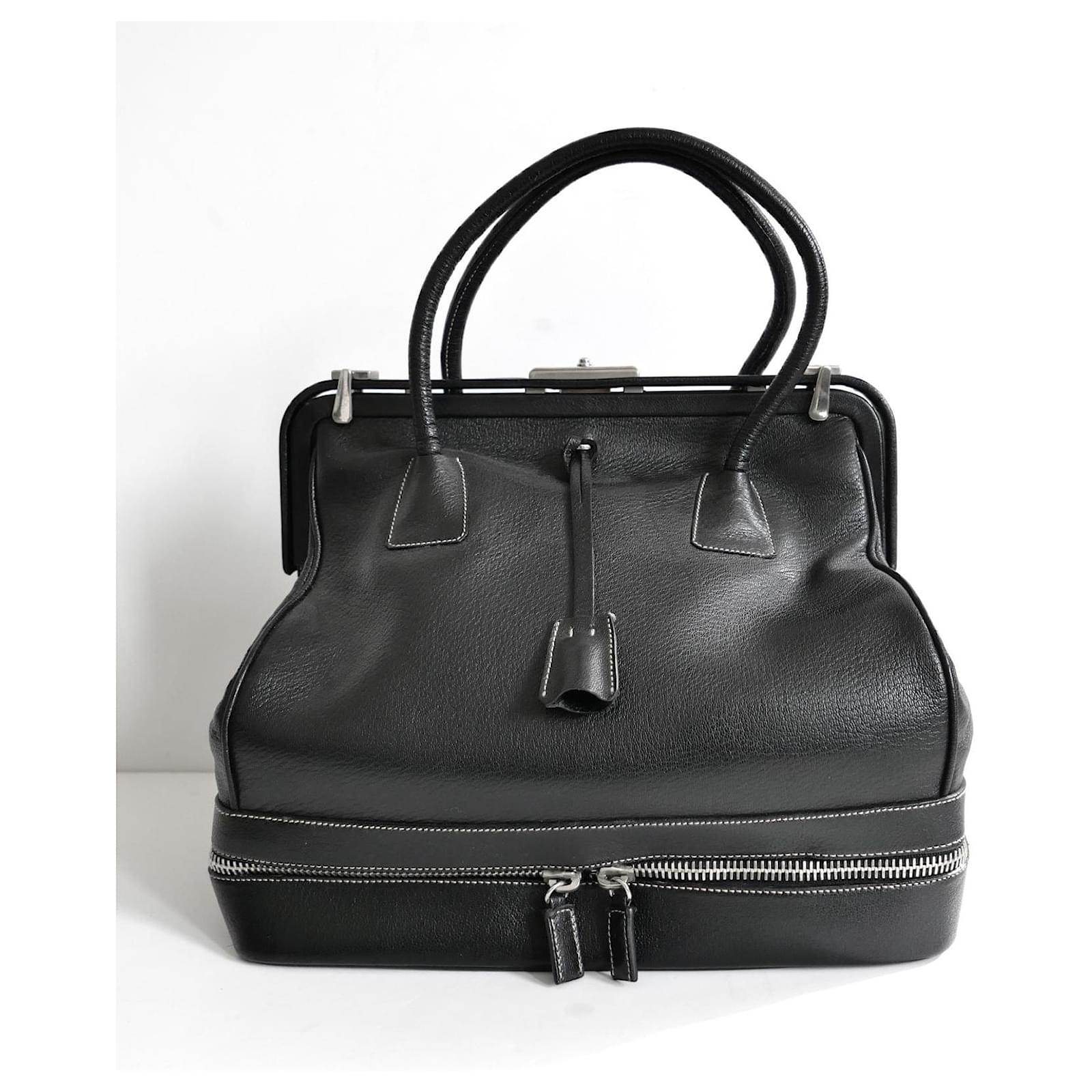 Prada Fall 2000 Black Leather Zip Base Doctor's Bag ref.2540548