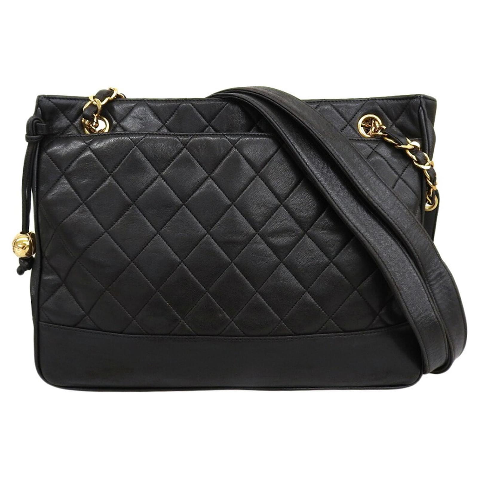 Chanel Matelasse Shoulder Bag Black Leather ref.2548971 - Joli Closet