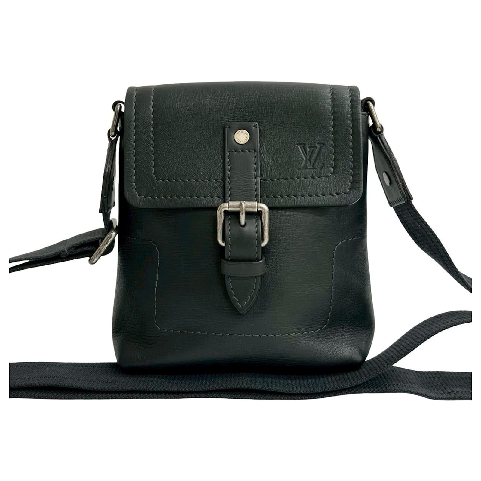 LOUIS VUITTON ショルダーバッグ ブラック系　ユタ ユマ Louis Vuitton Utah Yuma Leather Shoulder Bag/Pochette in Black ref