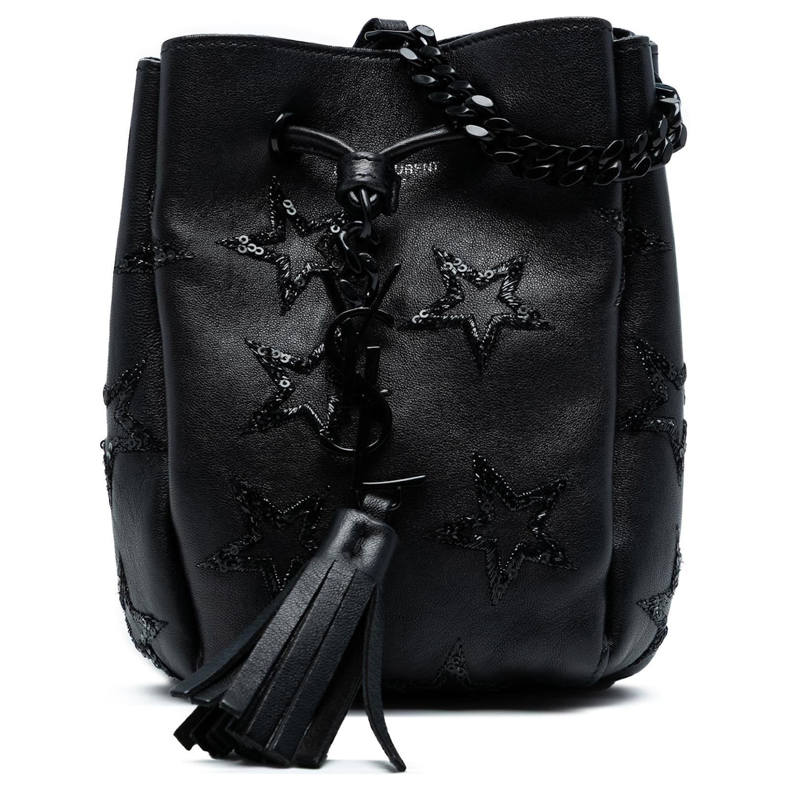 Borsa a secchiello mini in pelle nera ricamata con stelle e frange