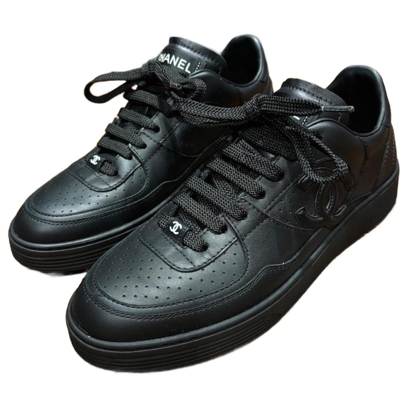 CHANEL ブラック スニーカー サイズ37 Chanel Black Leather Trainers 37 ref.2587862 - Joli Closet