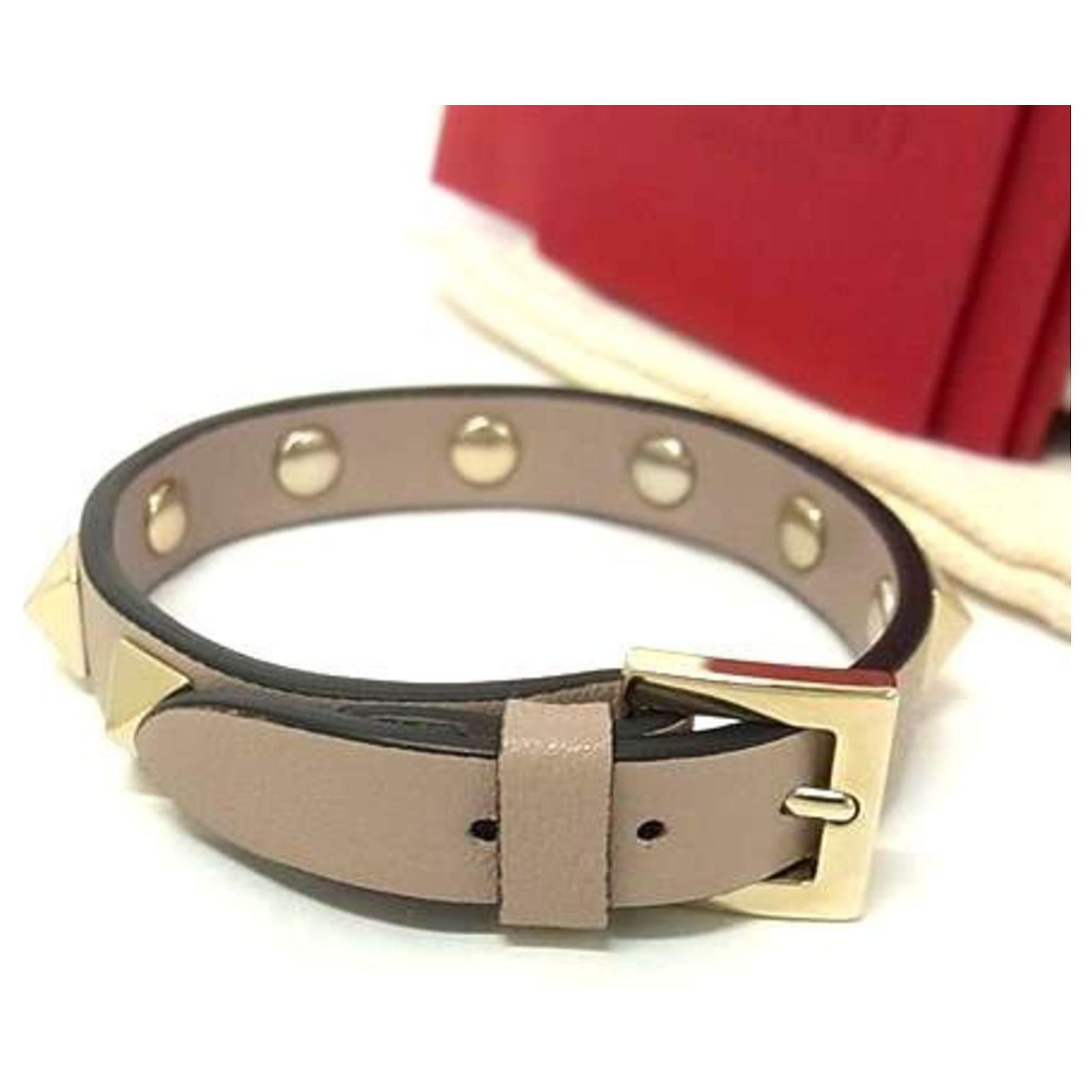 Valentino Garavani logo belt bracelet in beige and pink leather for women. Leather bracelet Valentino Garavani Beige in Leather - 45594962 main image 4