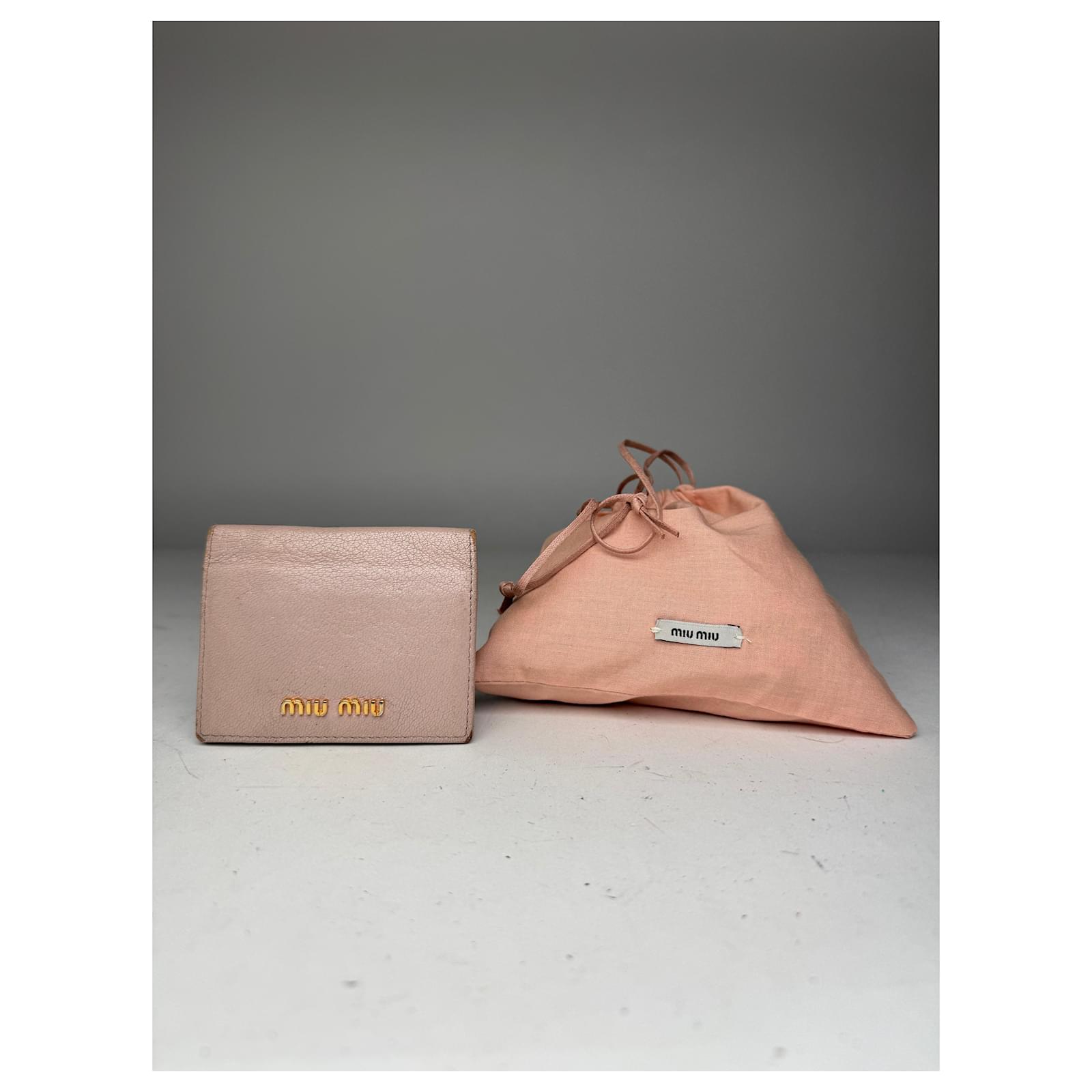 バッグ miumiu Pouch Playing Card Gold Hardware Vintage Miu Miu Leather Card Holder Pink ref.2600593 - Joli Closet