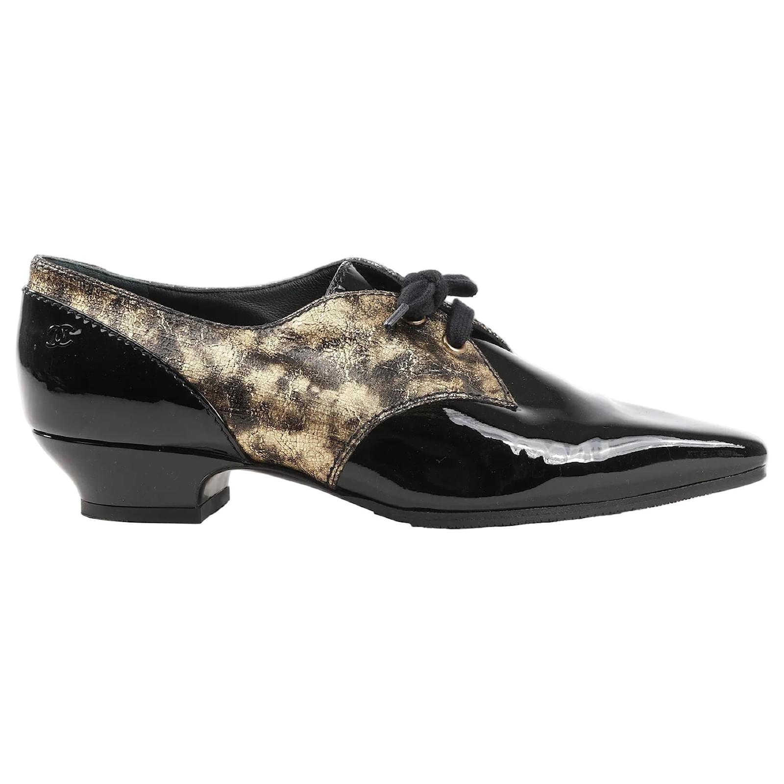 Timeless Chanel Coco Mark Patent Leather Loafers in Black x Gold