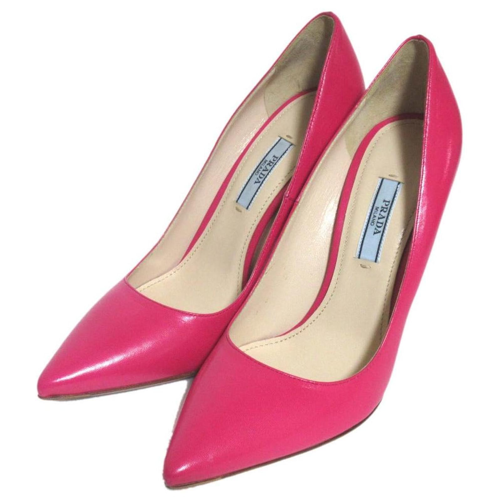 Prada Pointed Toe Leather Pumps Pink Fuschia ref.2615684 - Joli Closet