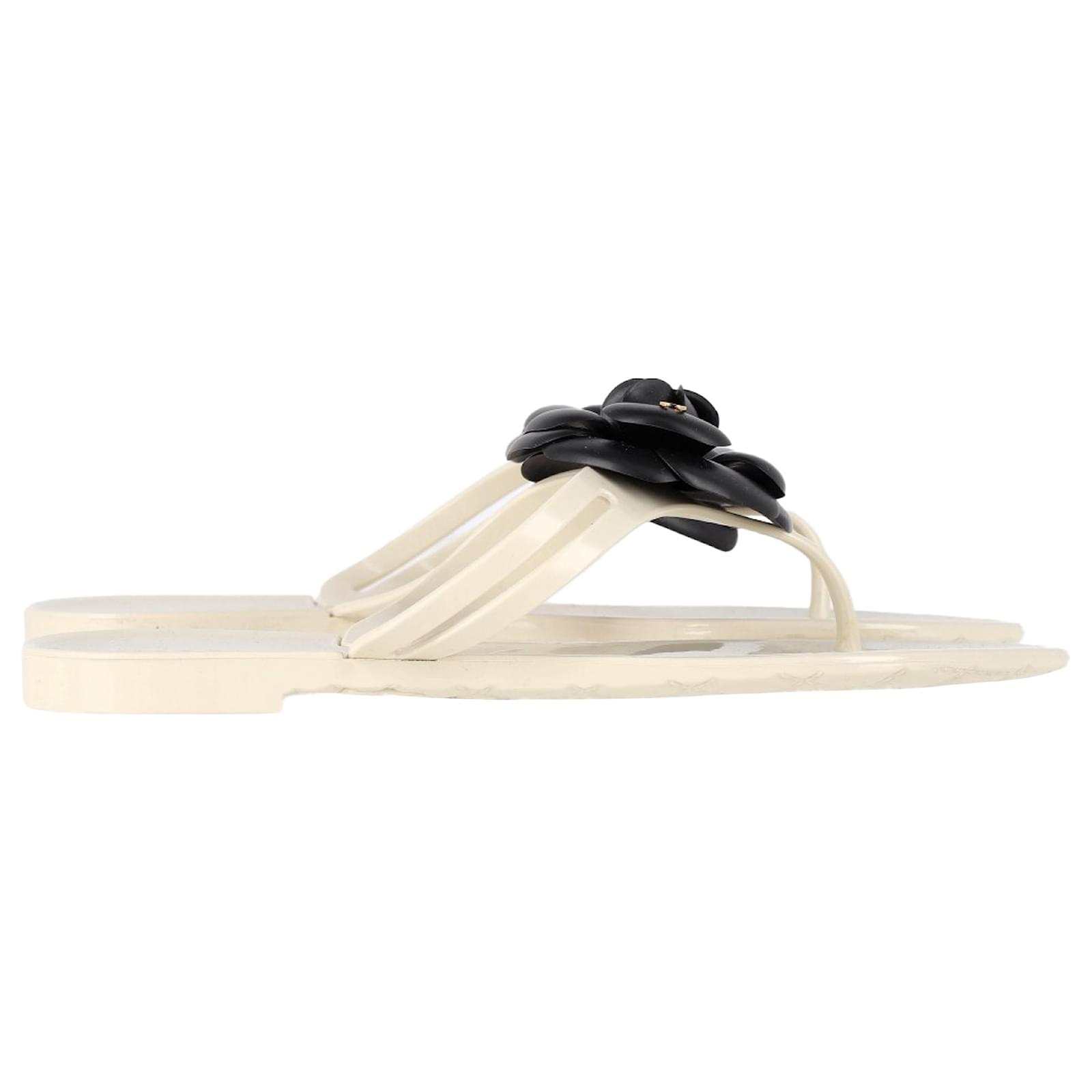 Timeless Chanel Jelly Camellia Thong Flats in Cream Rubber White ref ...