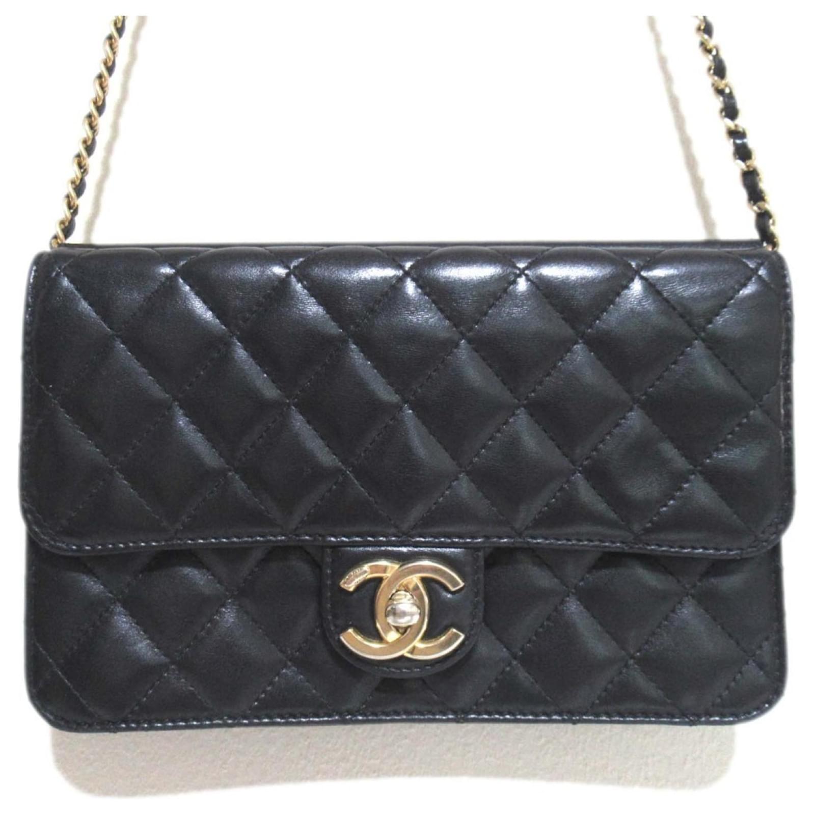 バッグ CHANEL COCO MATELASSE CHAIN SHOULDER BAG Authentic CHANEL Matelasse Shoulder Bag Hand Chain Coco Chanel