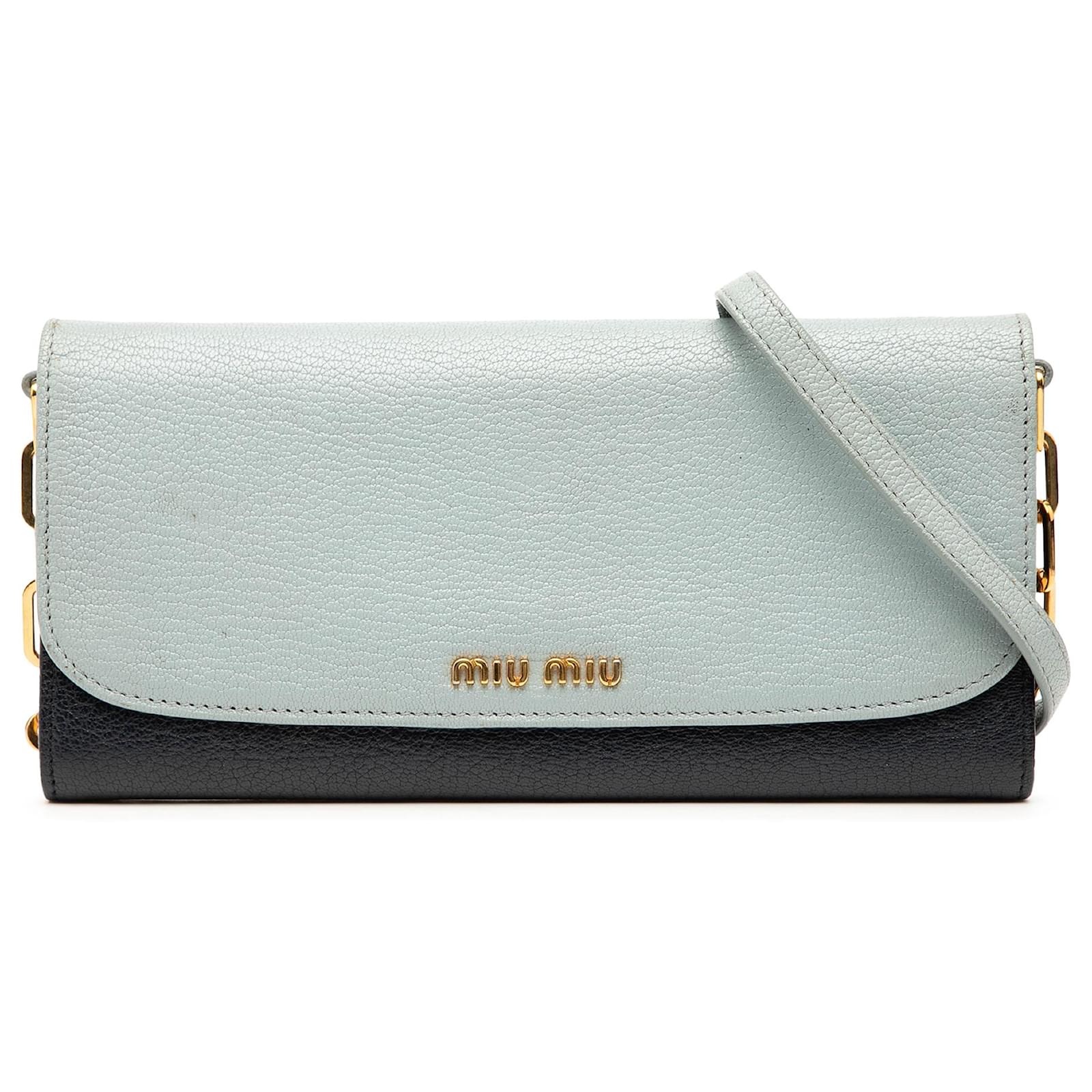 Portafoglio Miu Miu in capra madras bicolore blu con catena Pelle