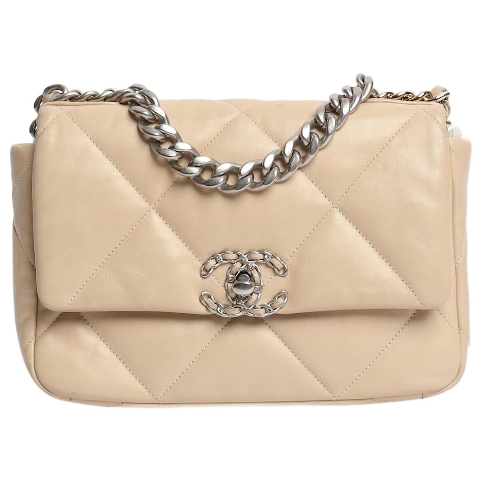 Chanel Cream medium 19 lambskin shoulder bag Leather ref.JC2654791