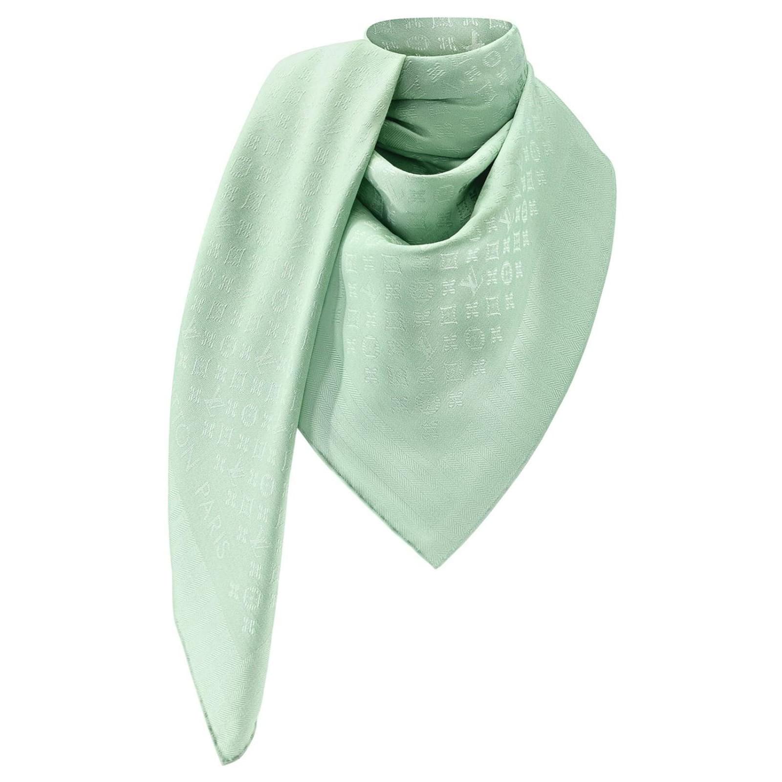 Louis Vuitton LV Silk Scarf new Green ref.2666580 - Joli Closet